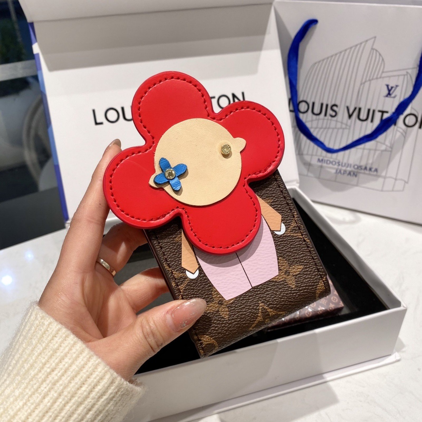 LV POKER 130104P