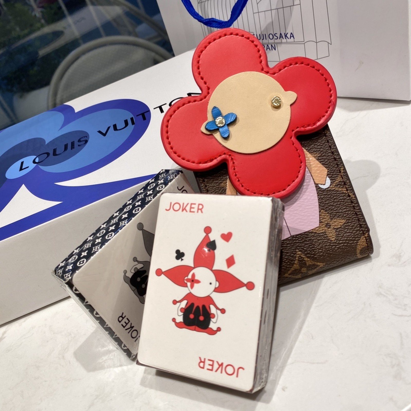LV POKER 130104P