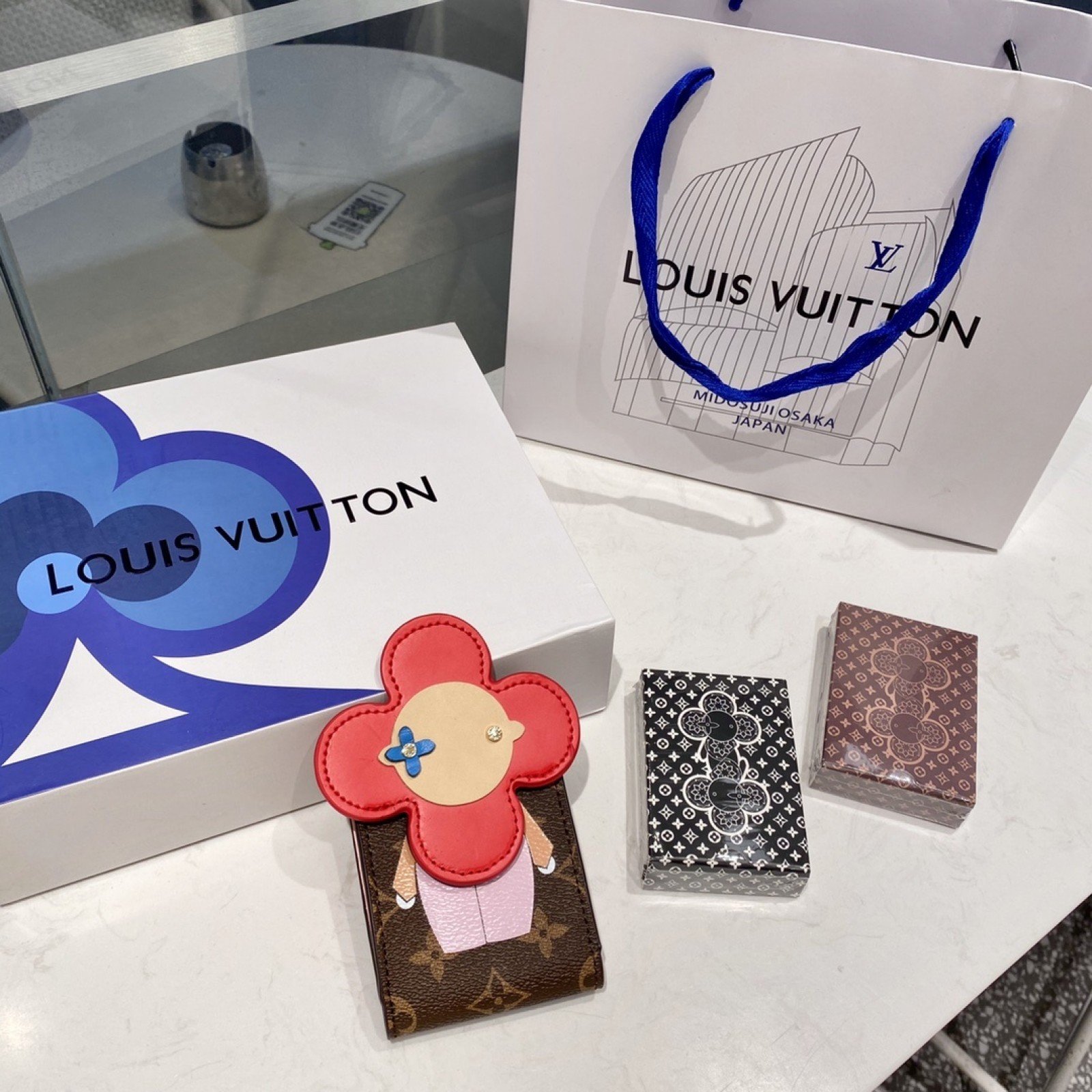 LV POKER 130104P