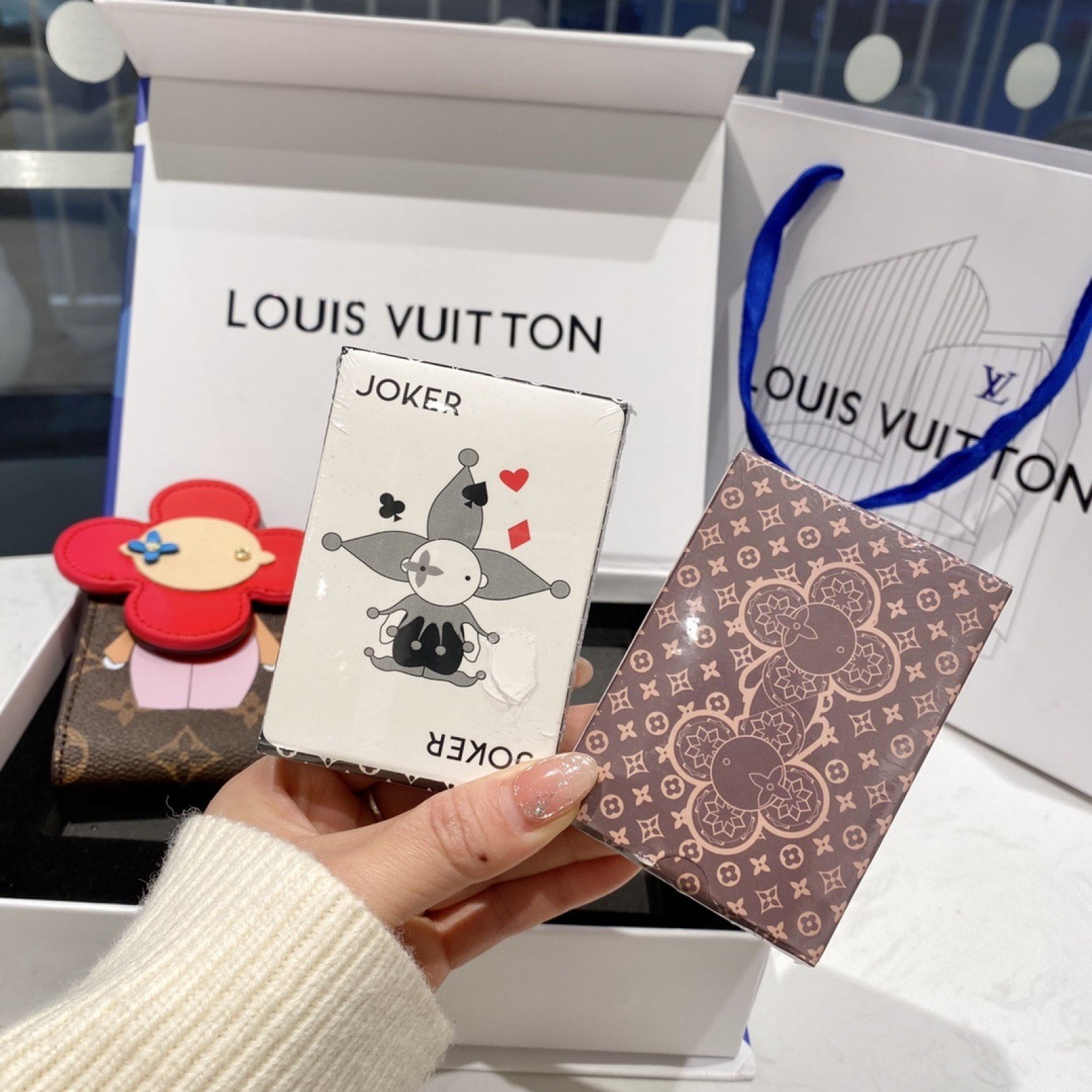 LV POKER 130104P