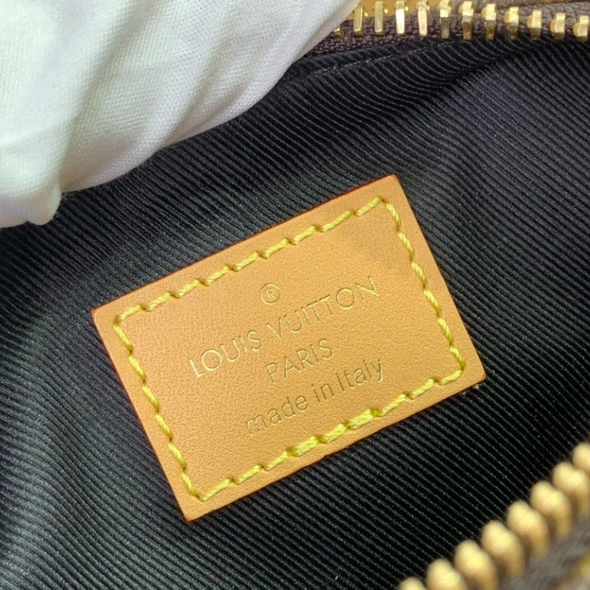 LV POOCH BAG M12617