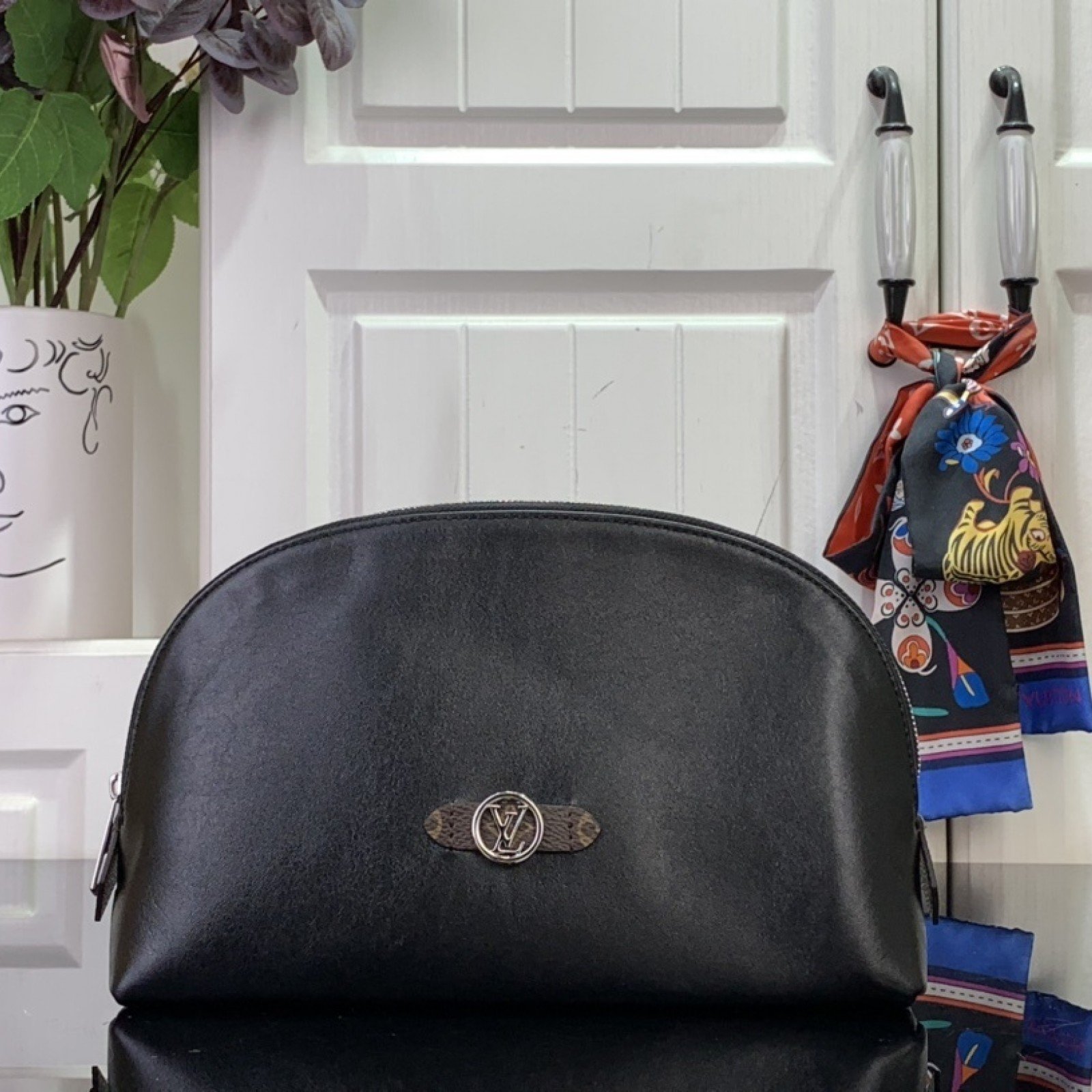LV Pochette Cosmétique M15206