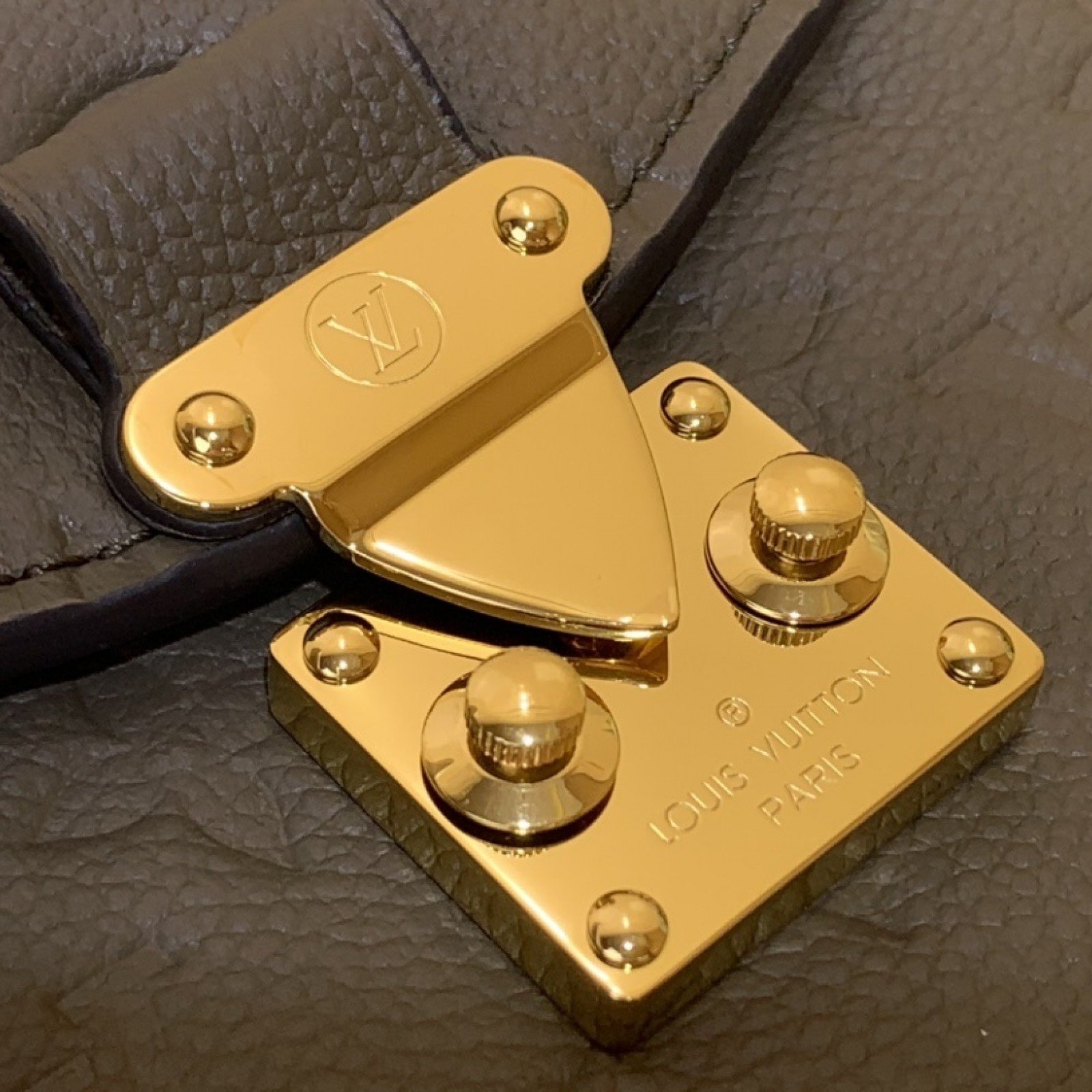 LV Pochette Metis East West m25910