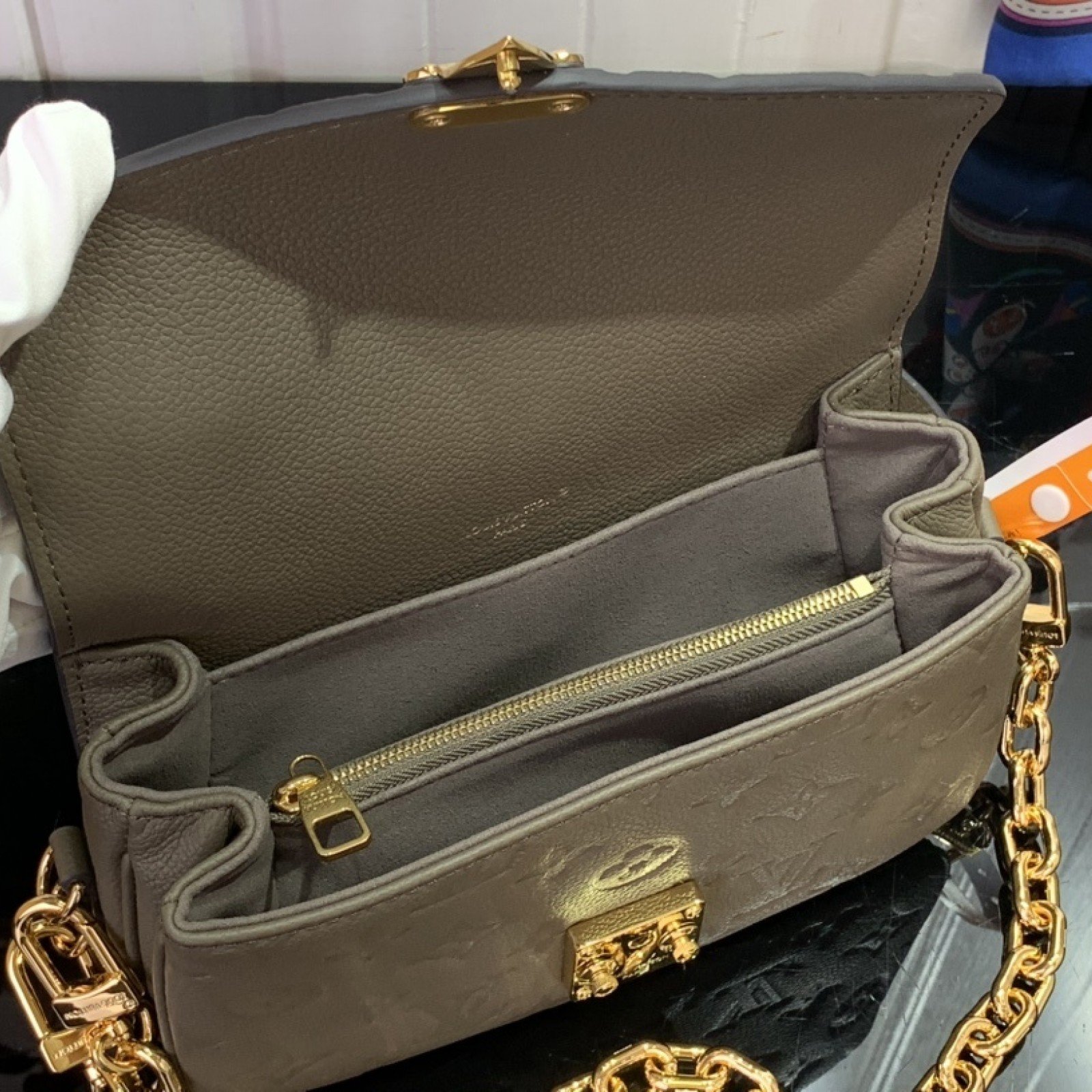 LV Pochette Metis East West m25910