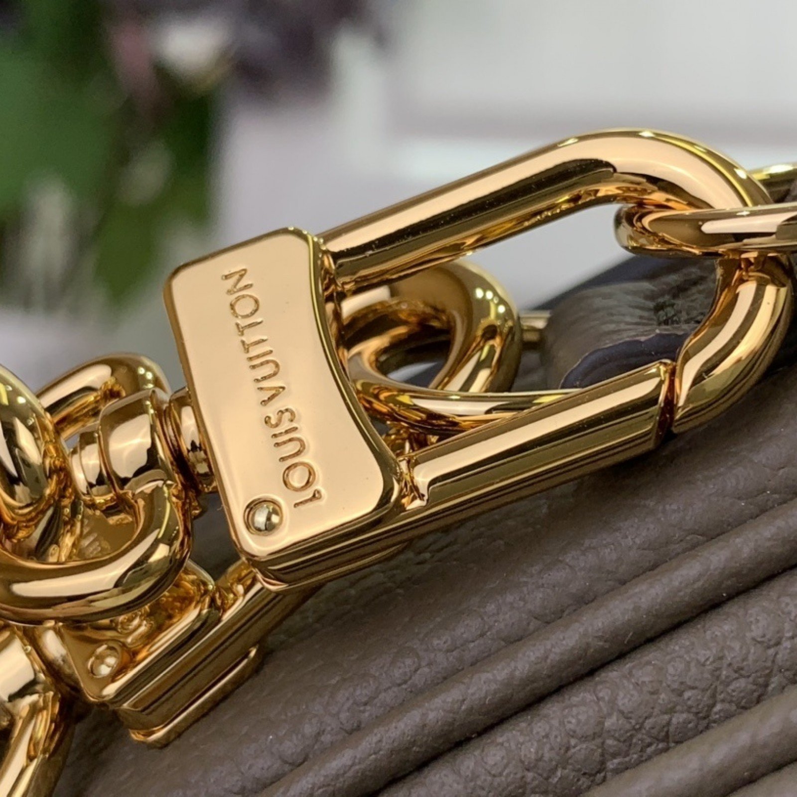 LV Pochette Metis East West m25910