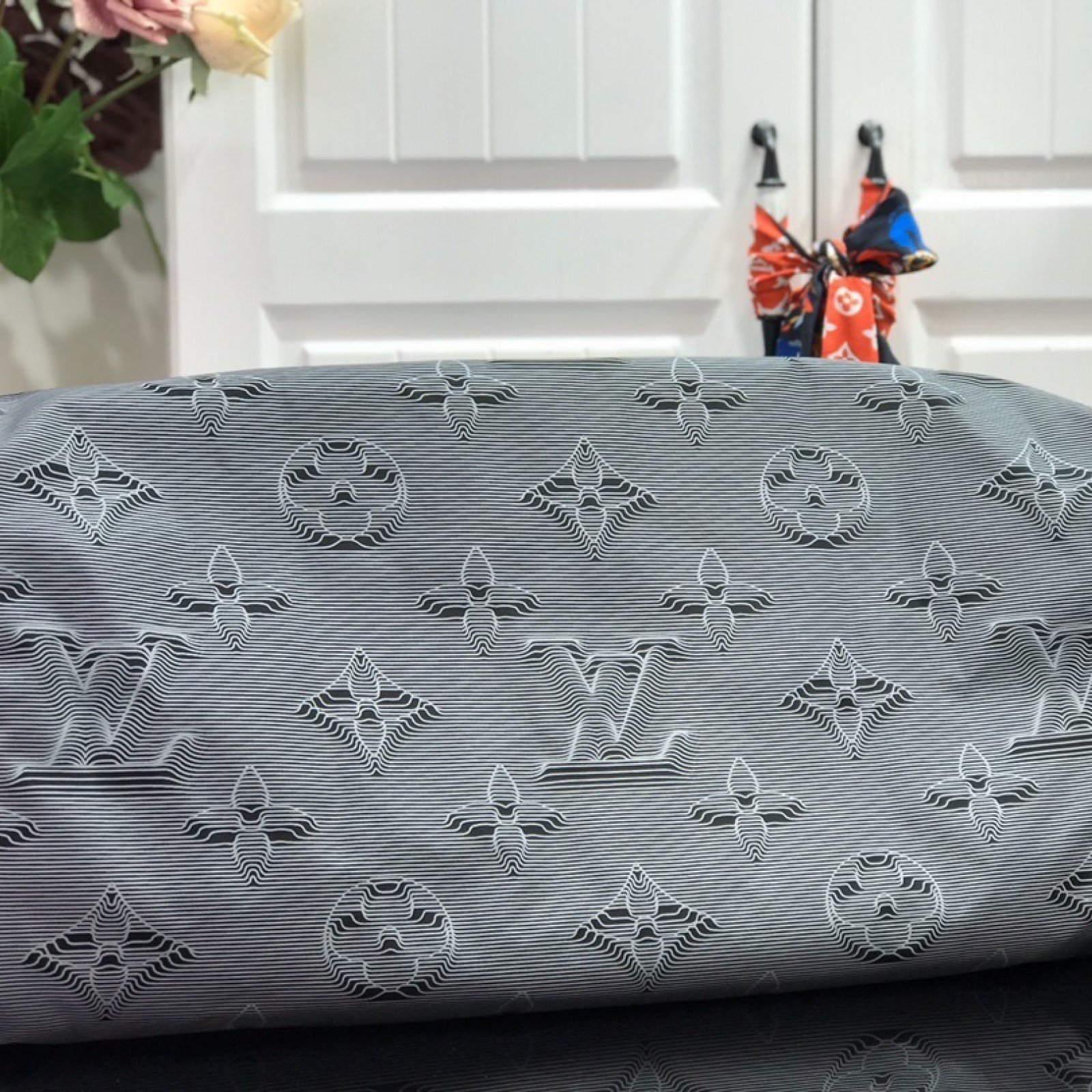 LV REVERSIBLE KEEPALL BANDOULIERE 50 M44939