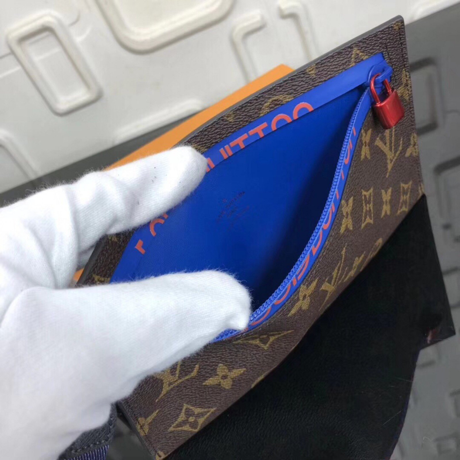 LV RIBBON  M63045