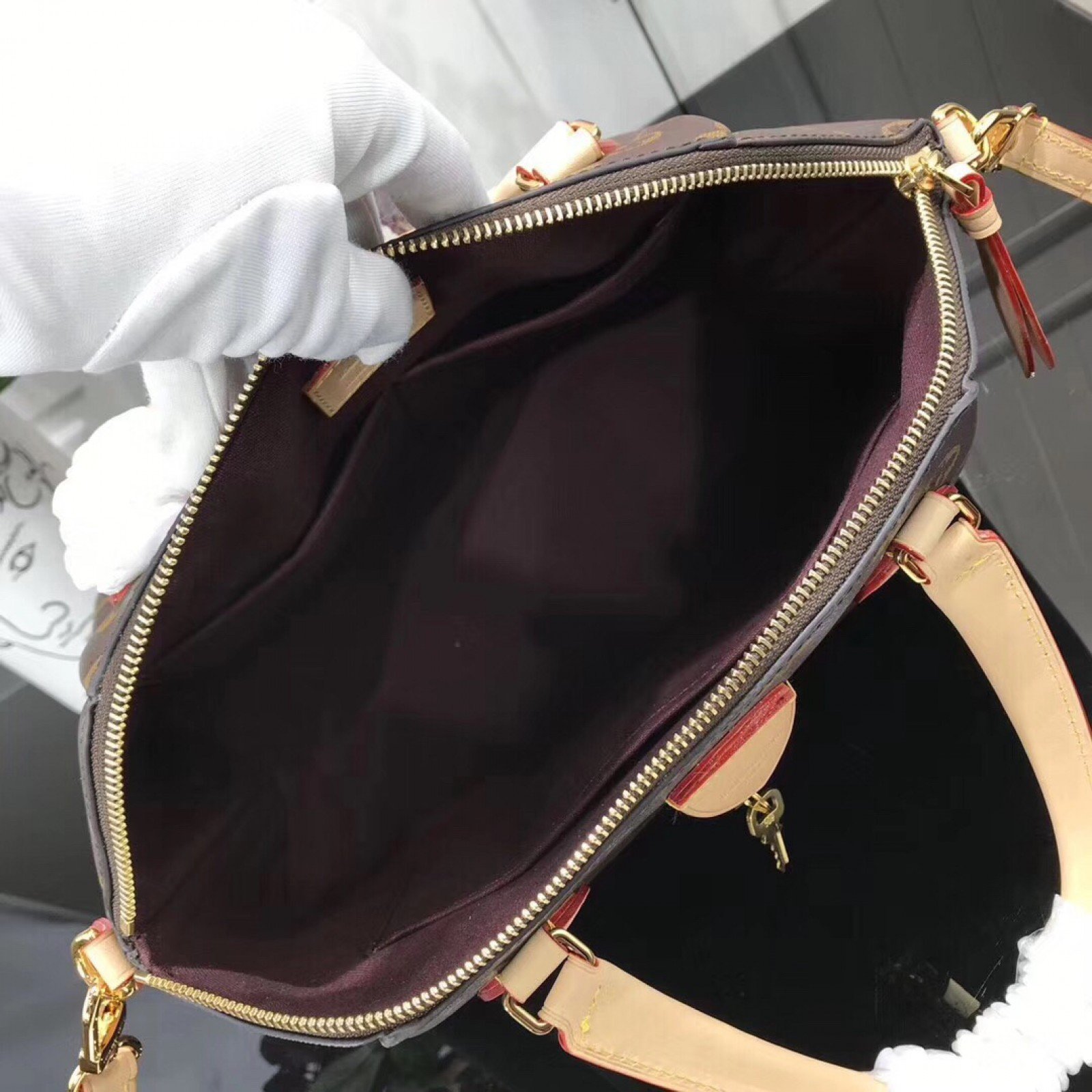 LV RIVOLI MM M44546