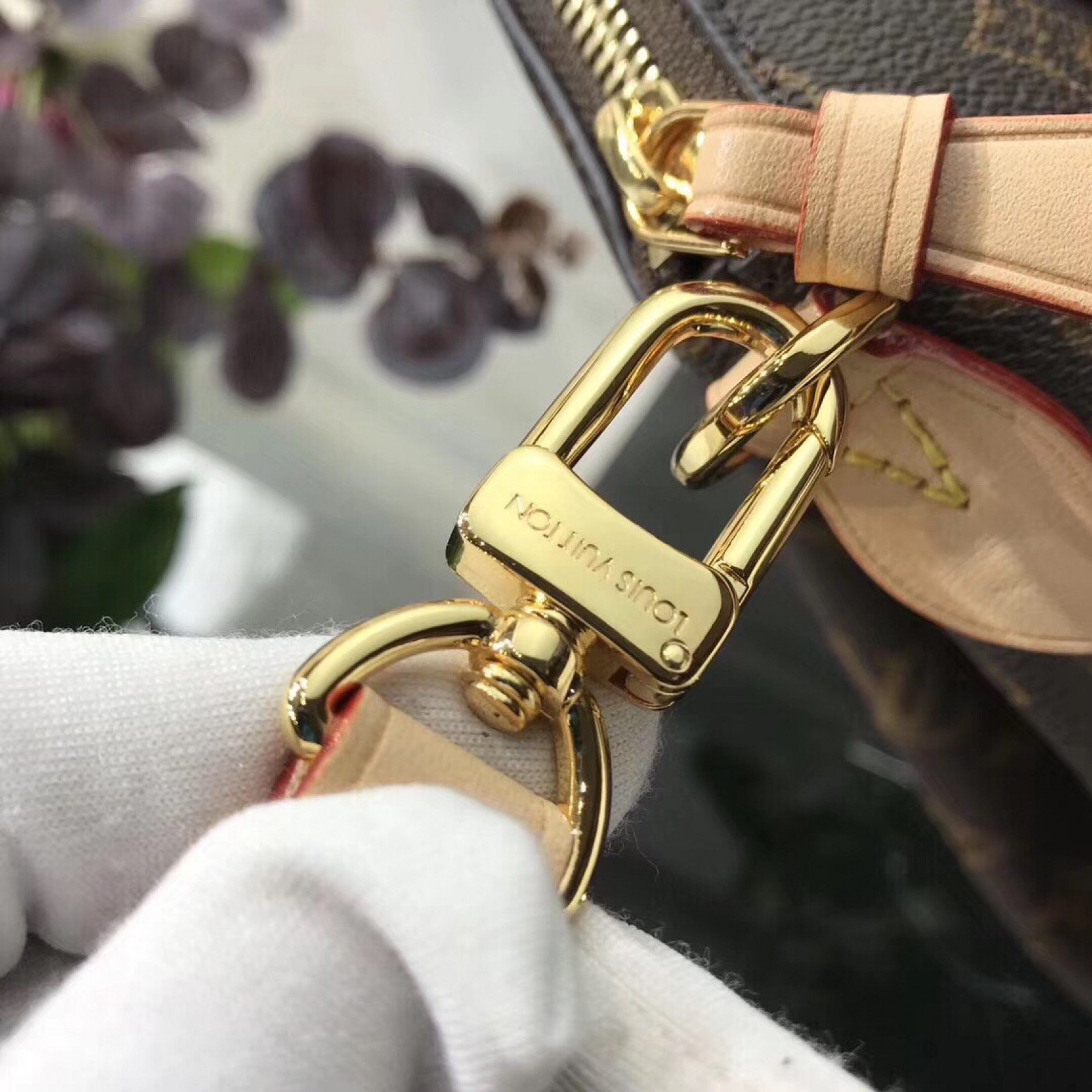 LV RIVOLI MM M44546