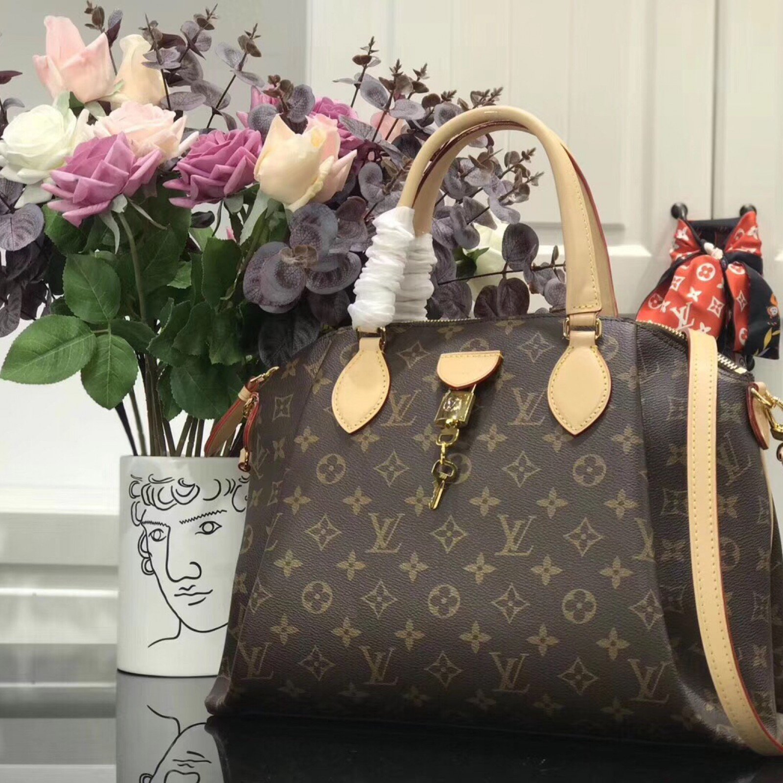LV RIVOLI MM M44546