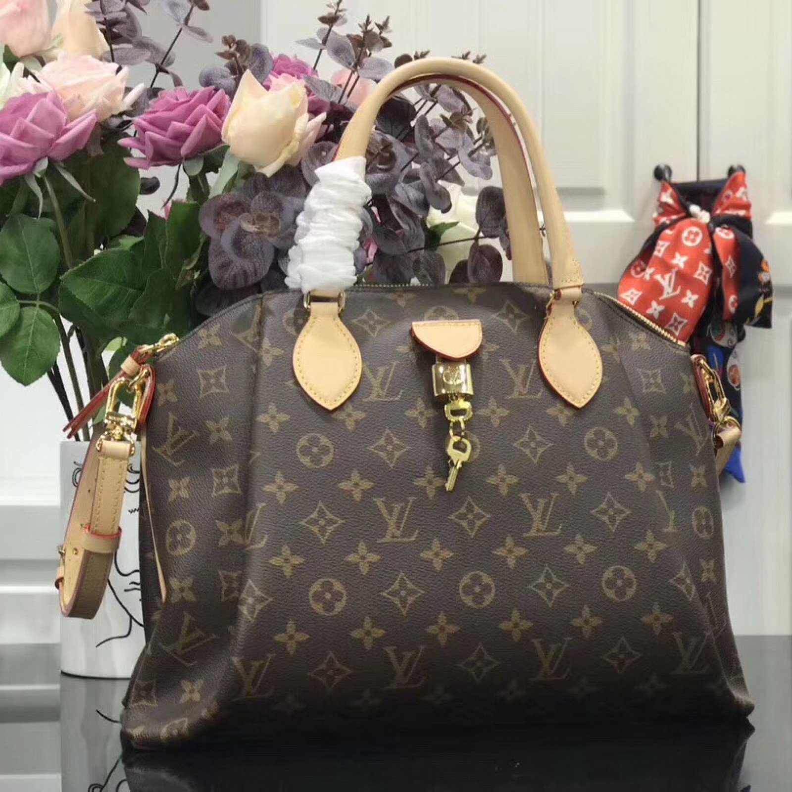 LV RIVOLI MM M44546