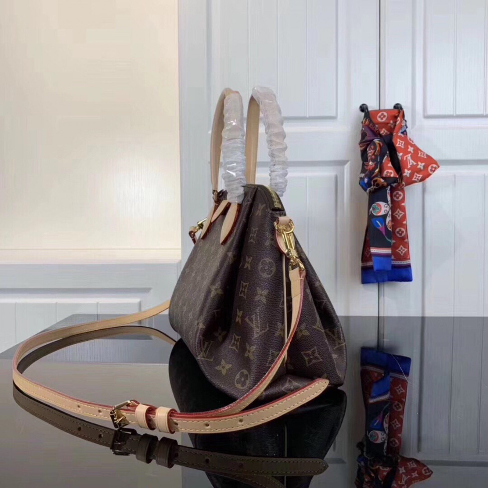 LV RIVOLI MM M44546