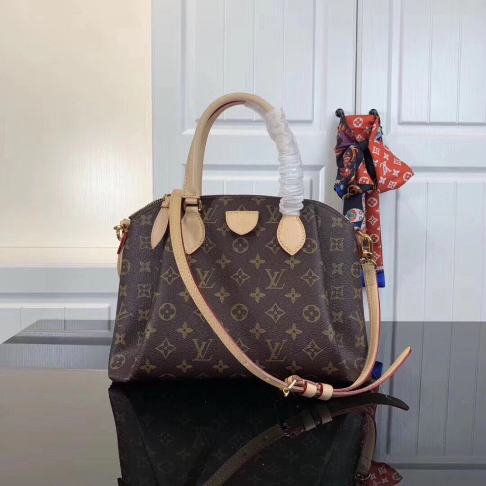 LV RIVOLI MM M44546