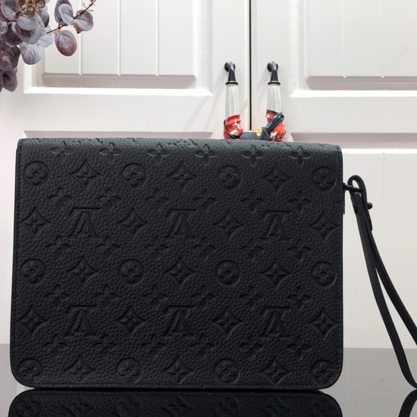 LV S LOCK 4A POUCH M80582
