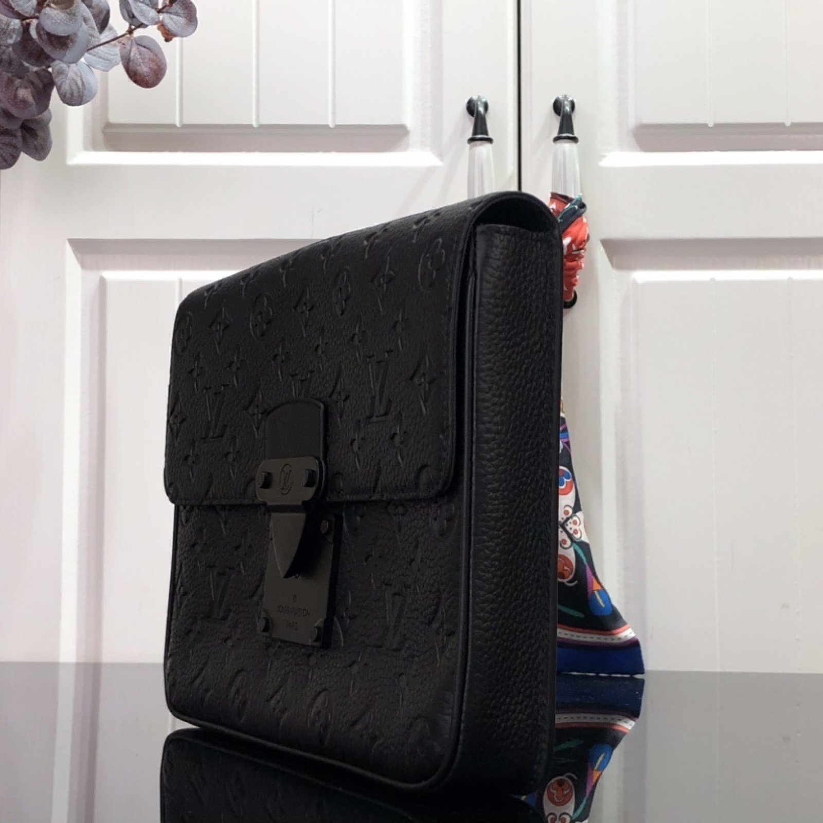 LV S LOCK 4A POUCH M80582