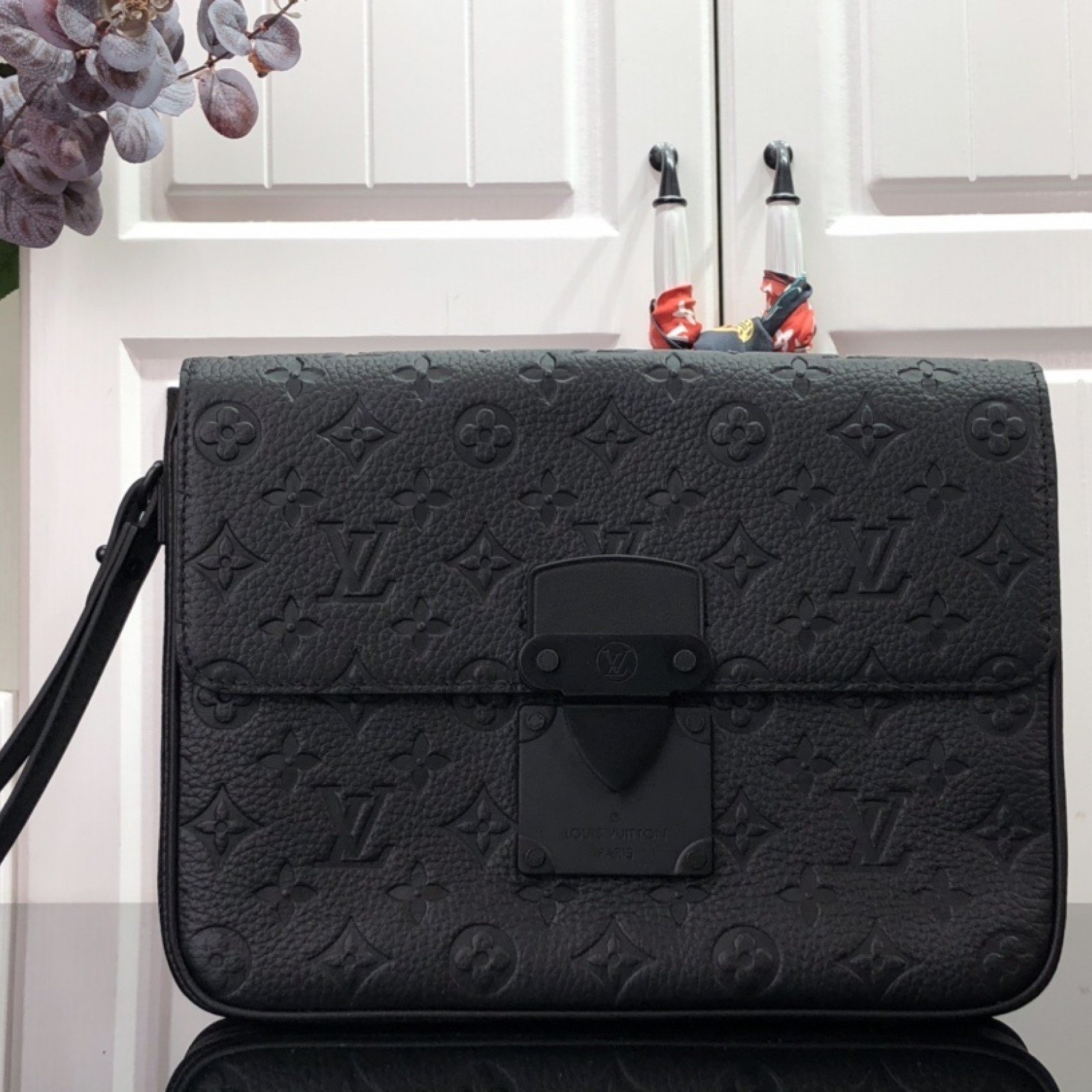LV S LOCK 4A POUCH M80582