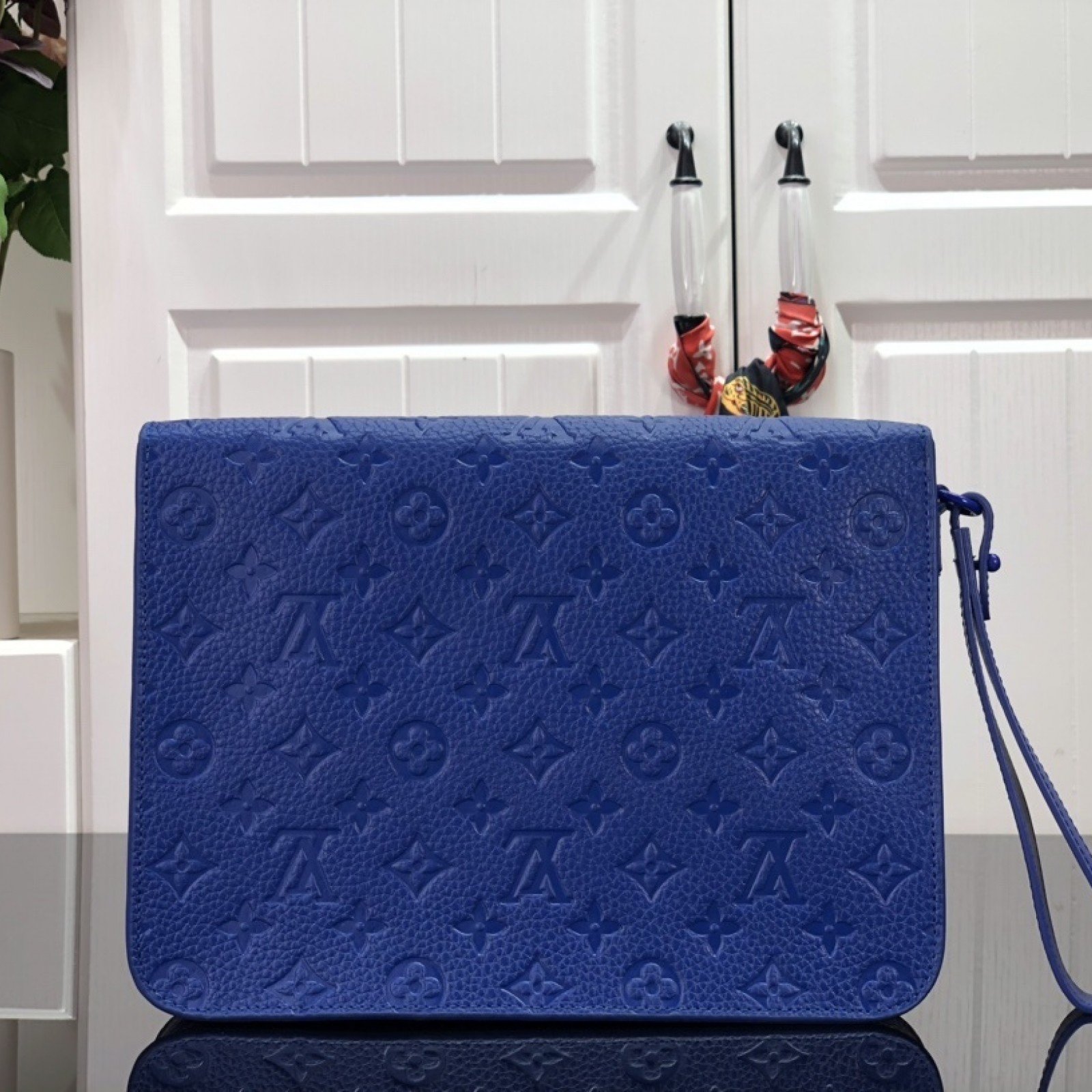 LV S LOCK 4A POUCH M80582