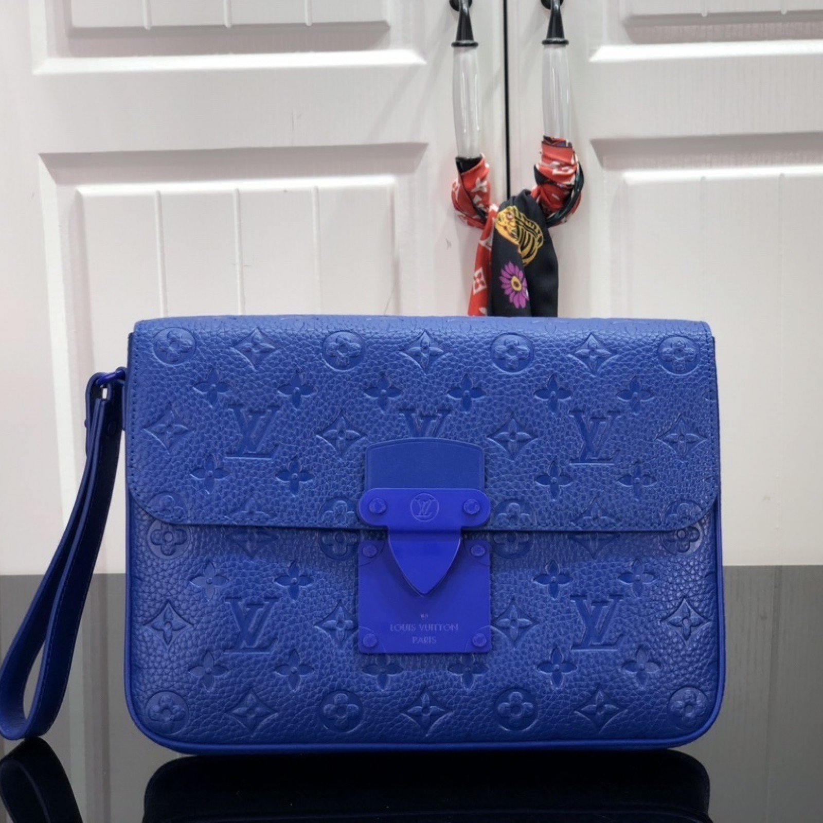 LV S LOCK 4A POUCH M80582