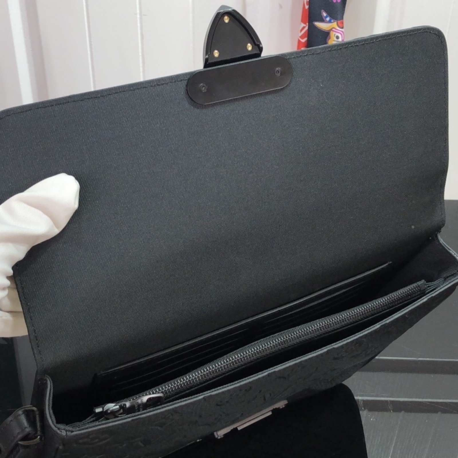 LV S LOCK 4A POUCH M80582