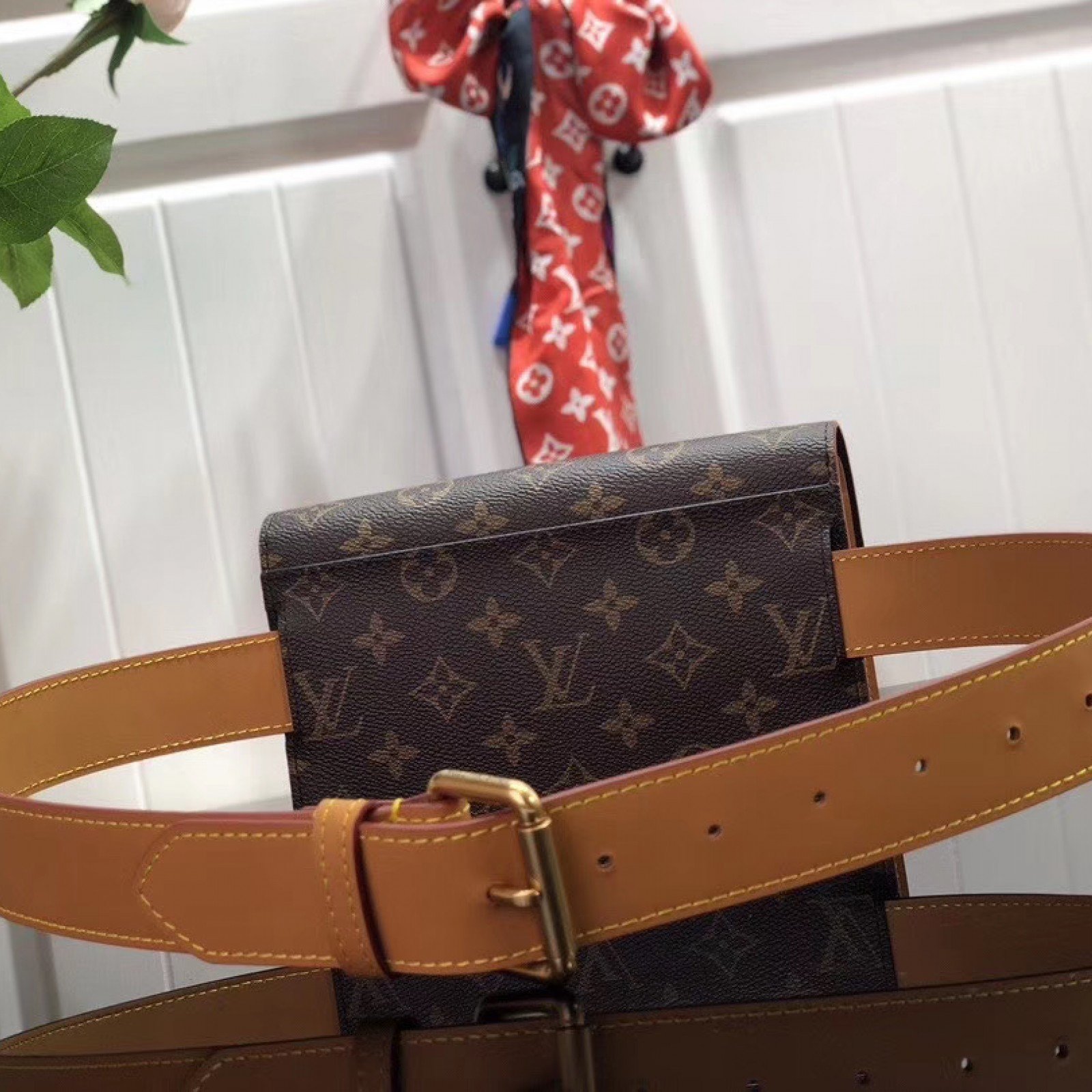 LV S LOCK BELT POUCH PM M44667