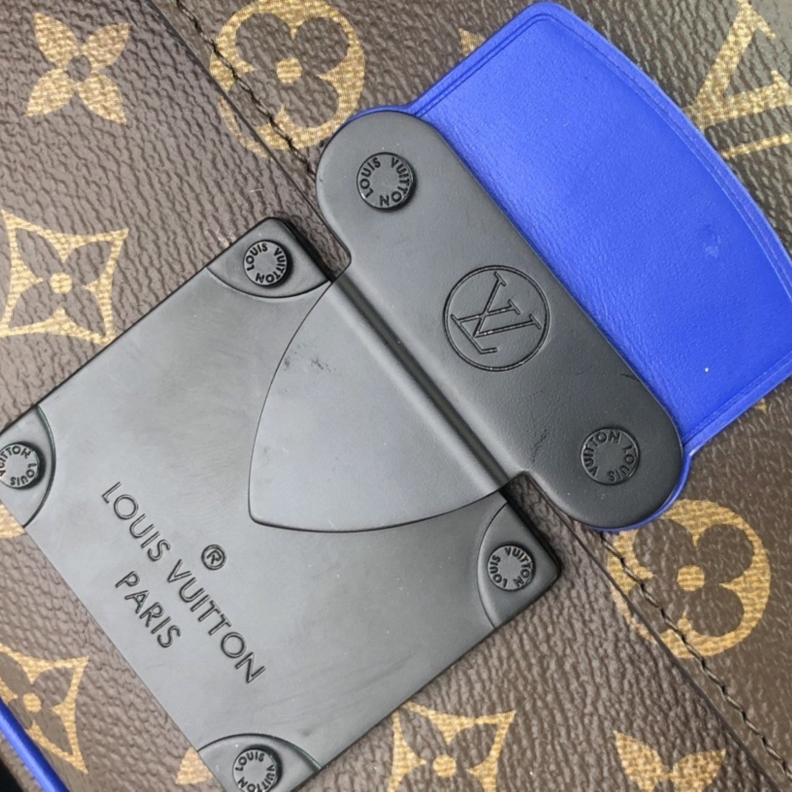 LV S LOCK MESSENGER M45806