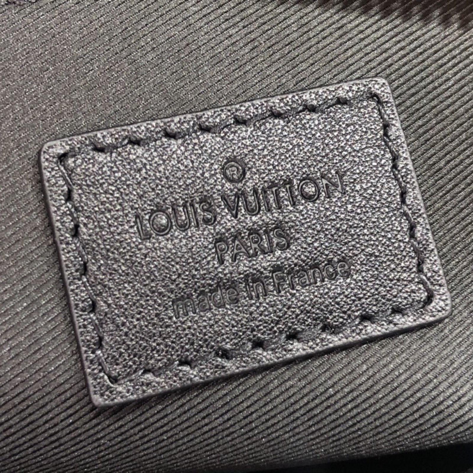 LV S LOCK MESSENGER M45806