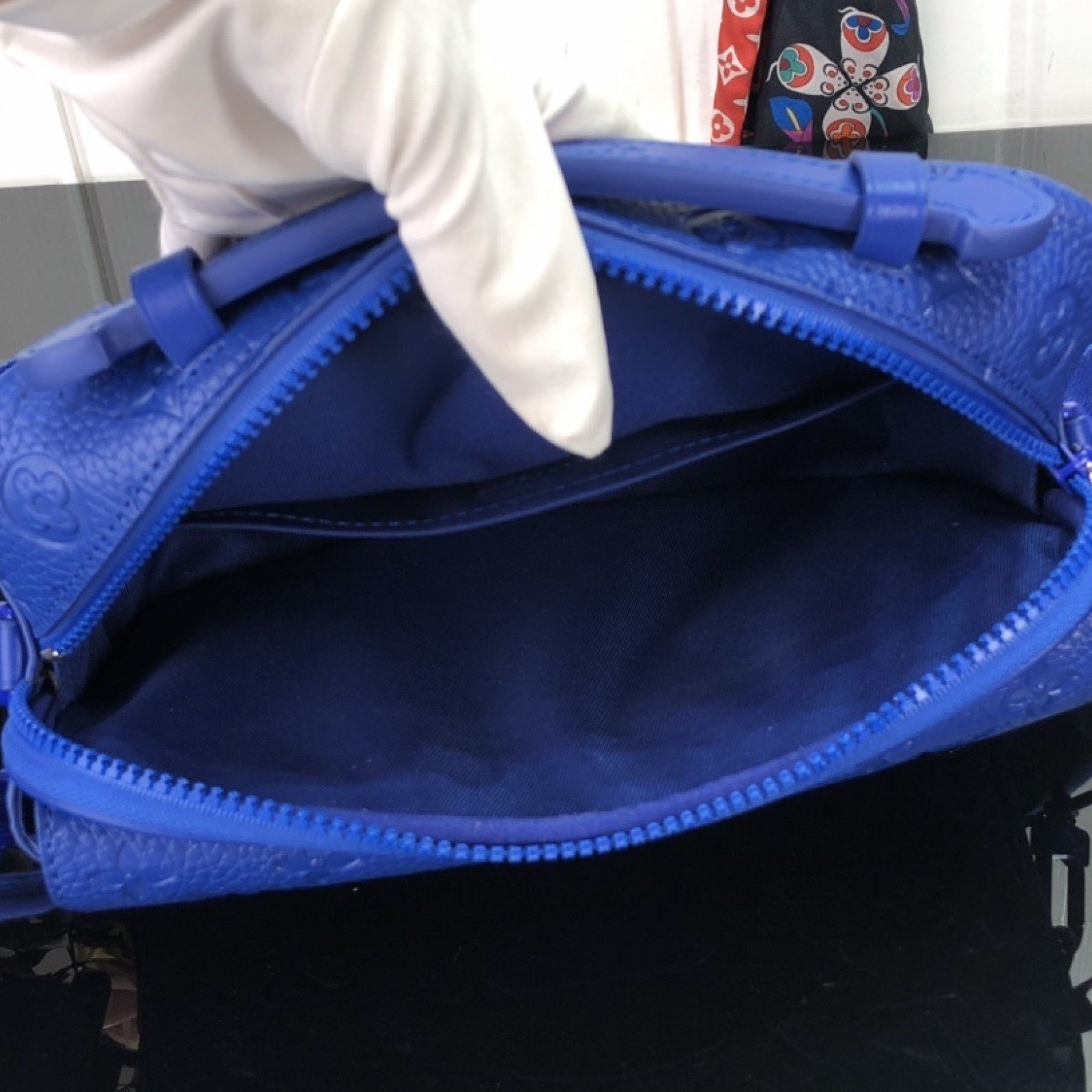 LV S LOCK MESSENGER M58489