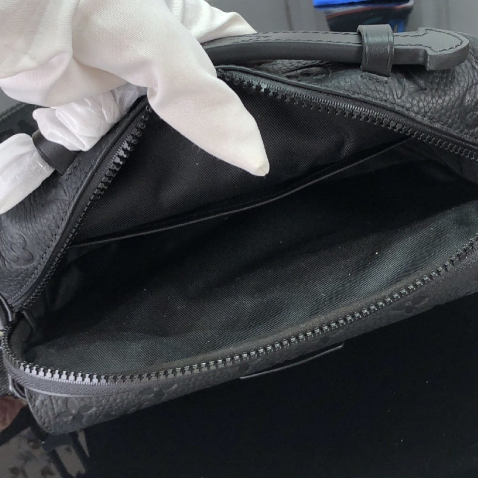 LV S LOCK MESSENGER M58489