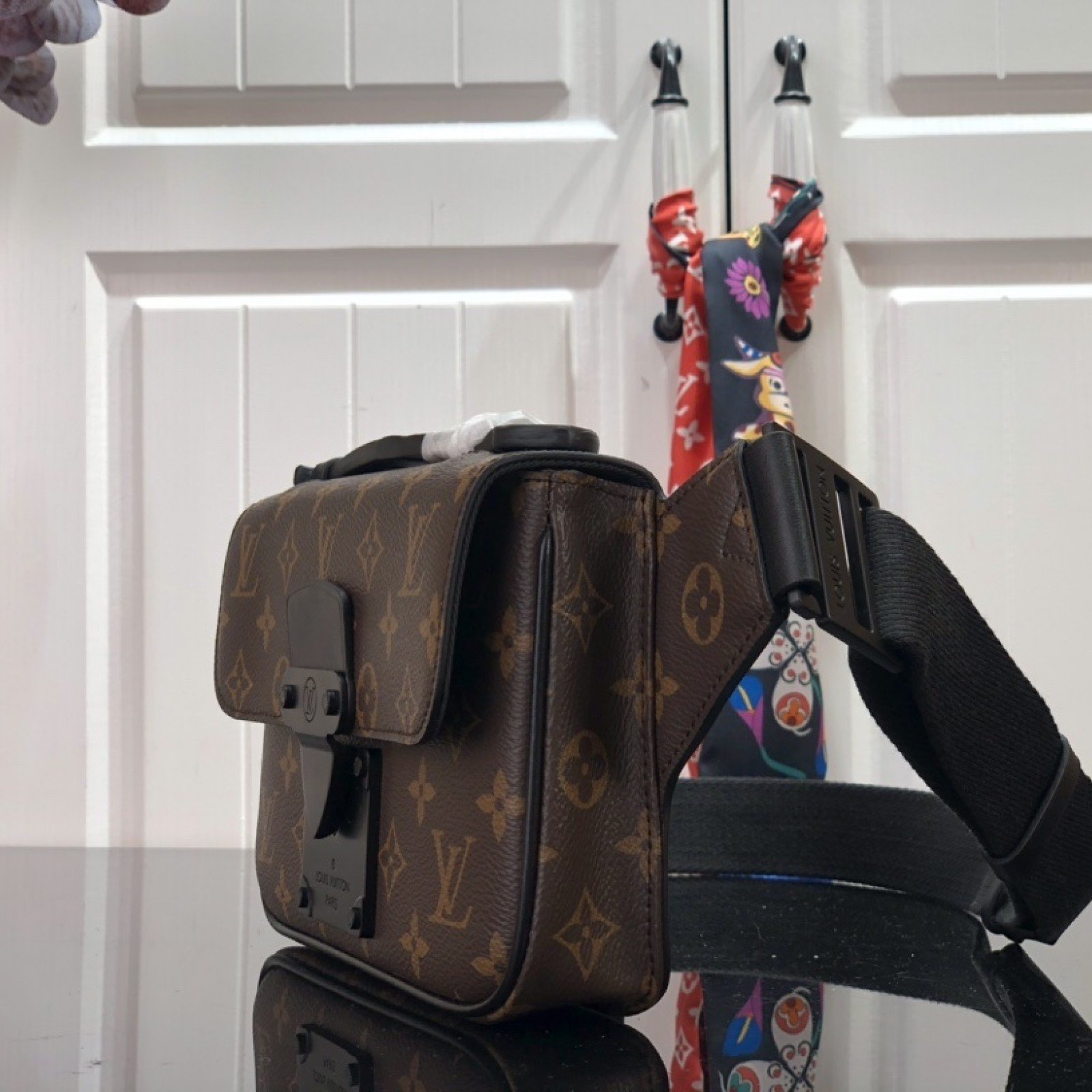 LV S LOCK SLING BAG M45807