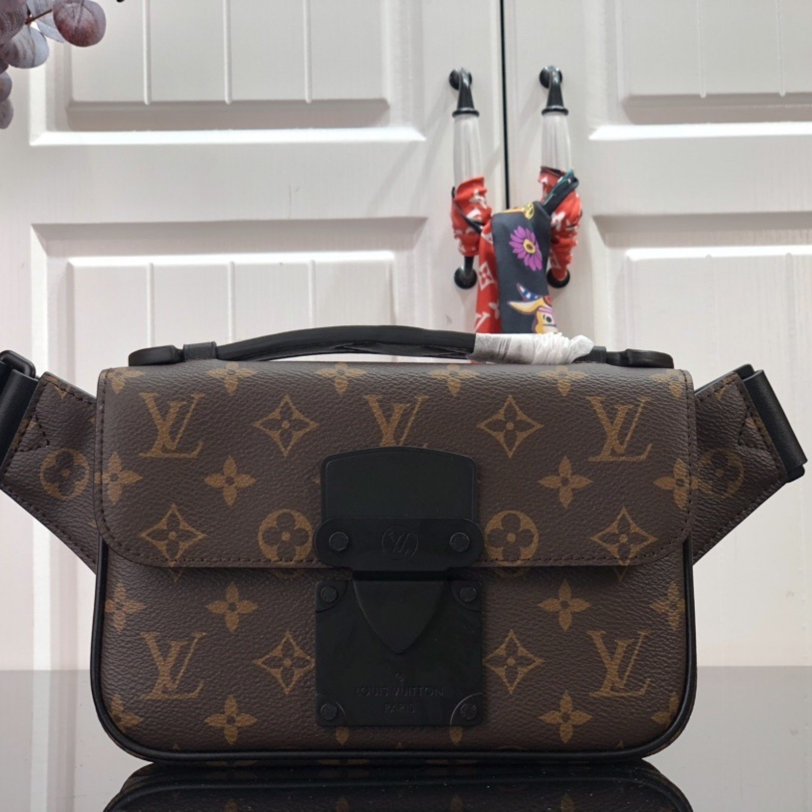 LV S LOCK SLING BAG M45807