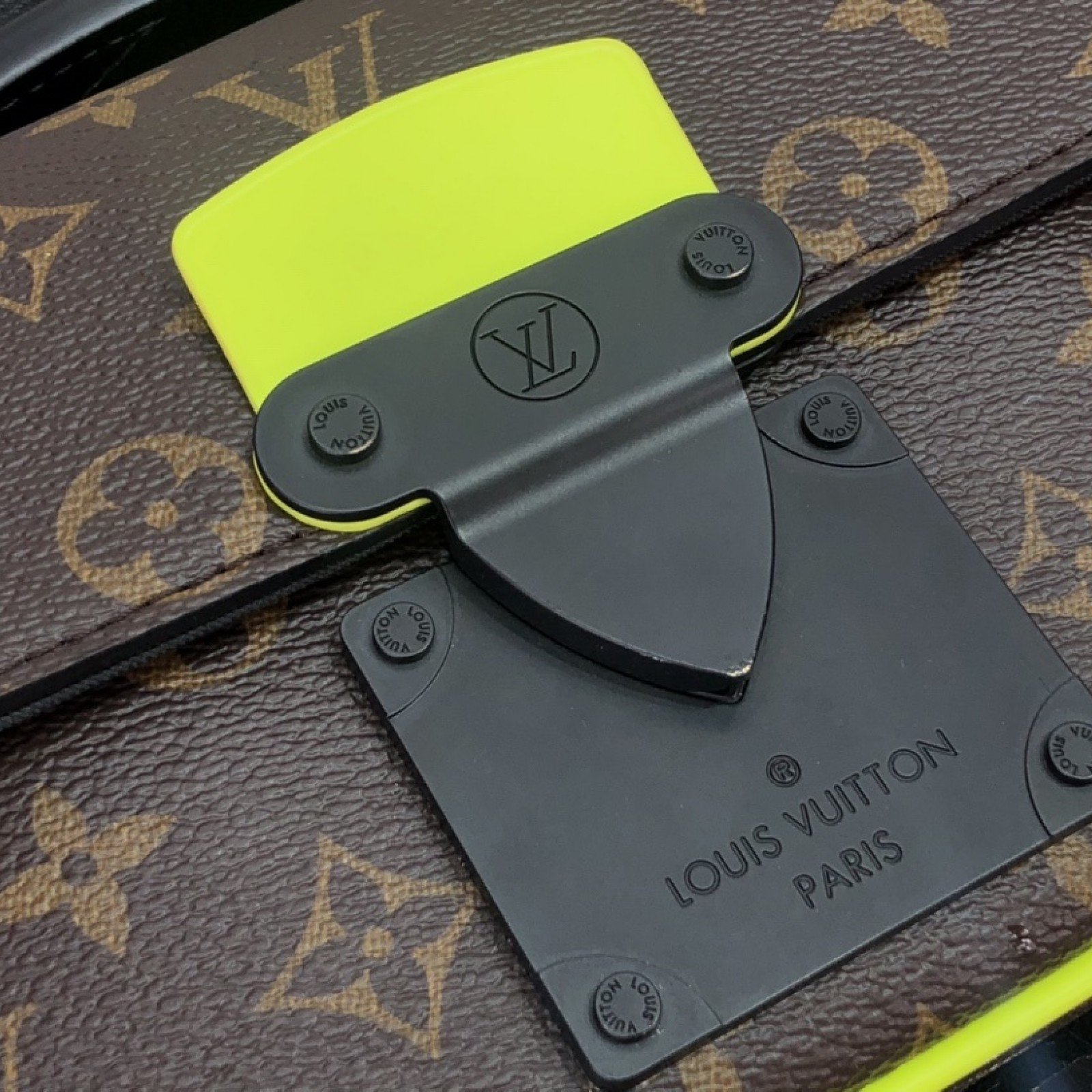 LV S LOCK SLING BAG M45807