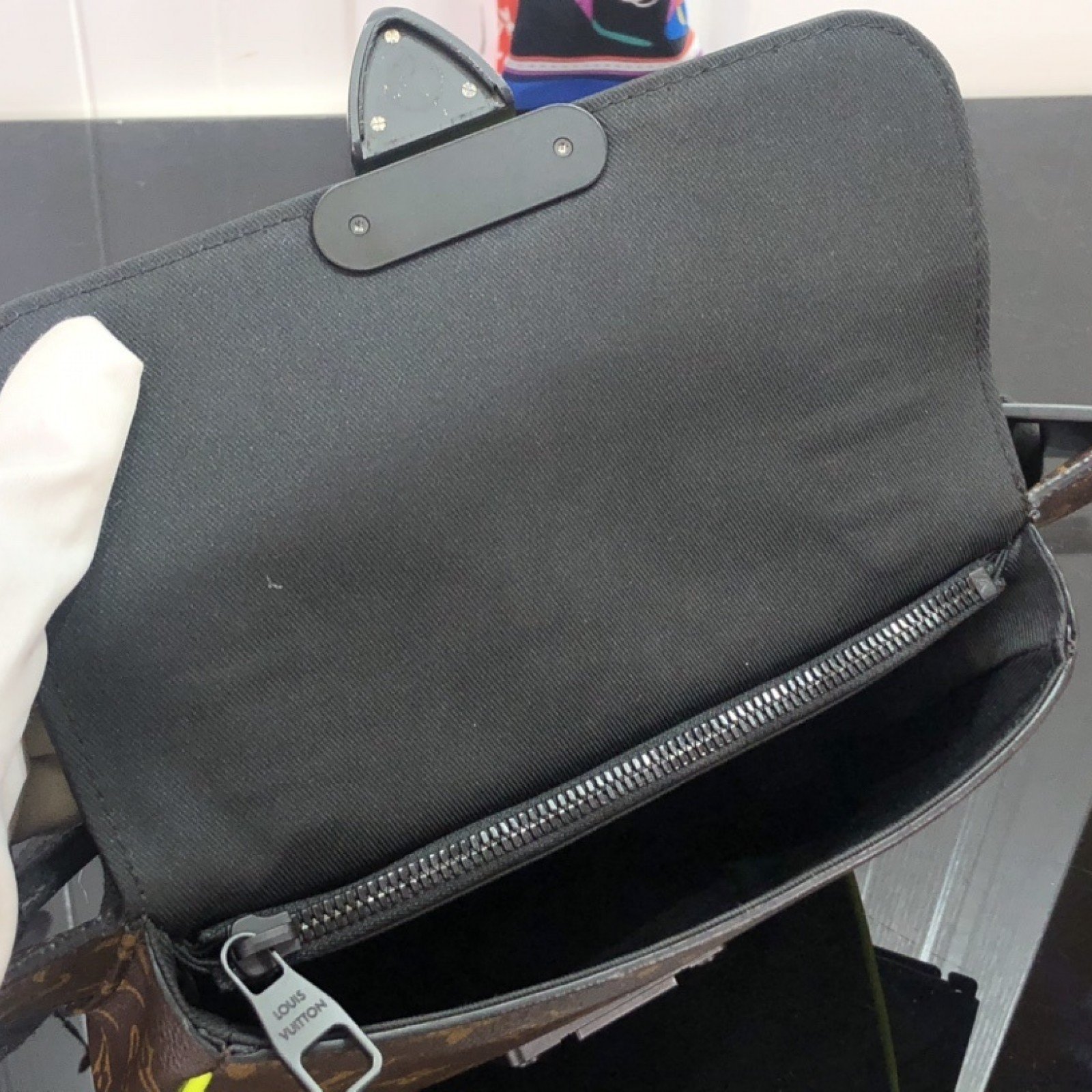 LV S LOCK SLING BAG M45807