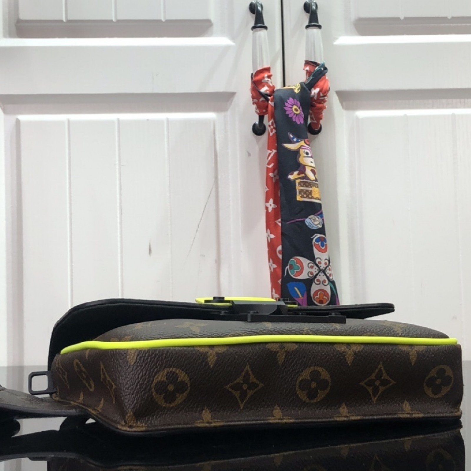 LV S LOCK SLING BAG M45807