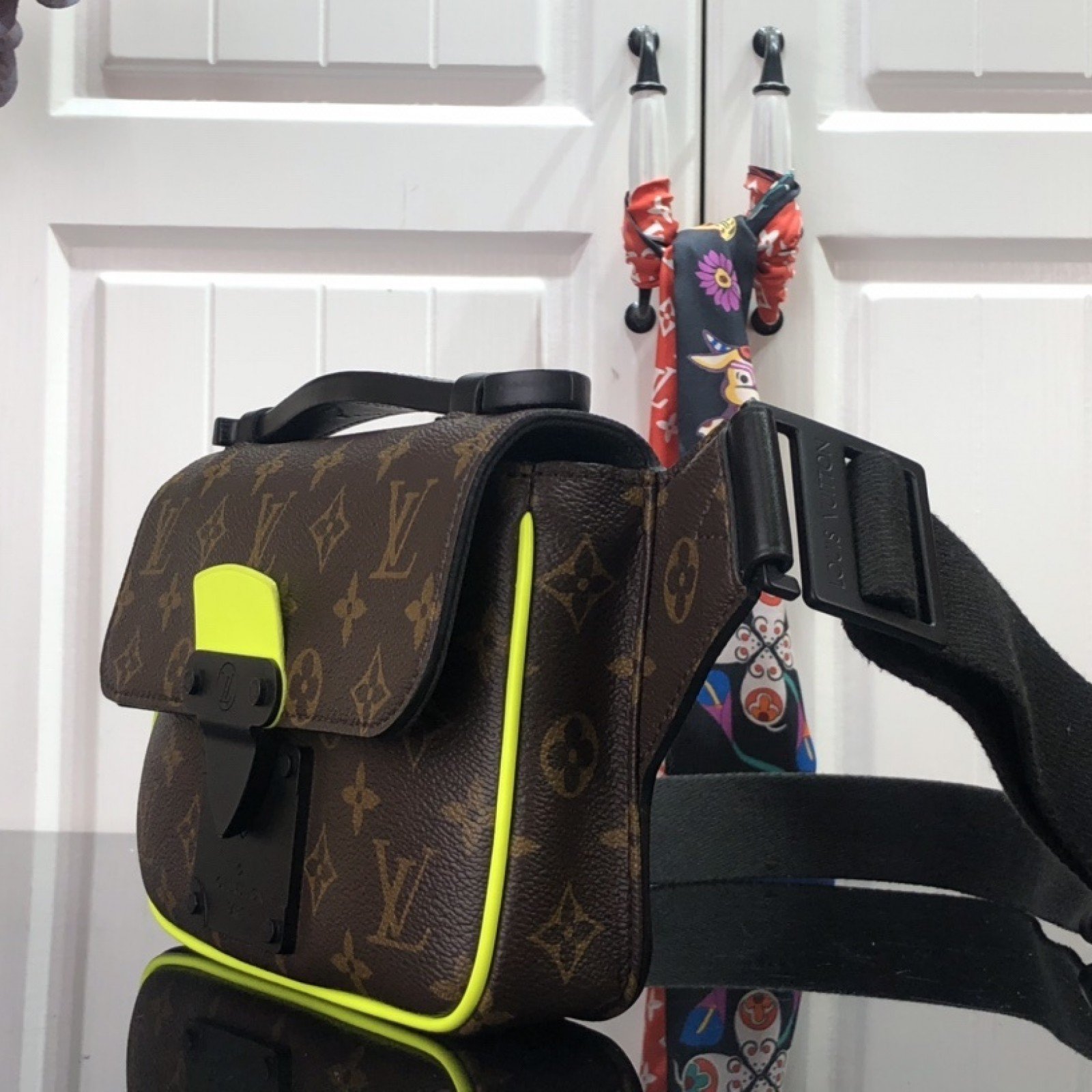 LV S LOCK SLING BAG M45807