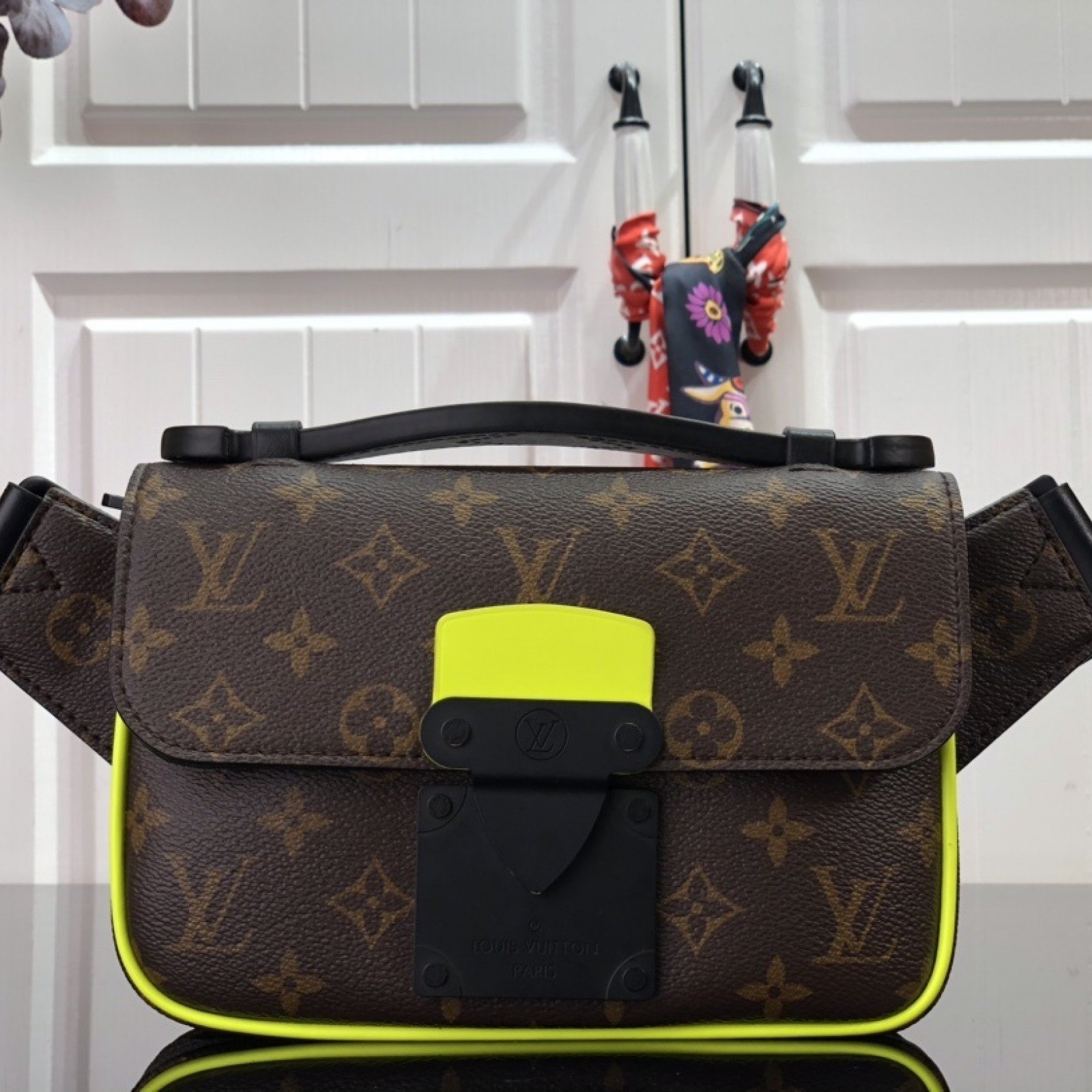 LV S LOCK SLING BAG M45807