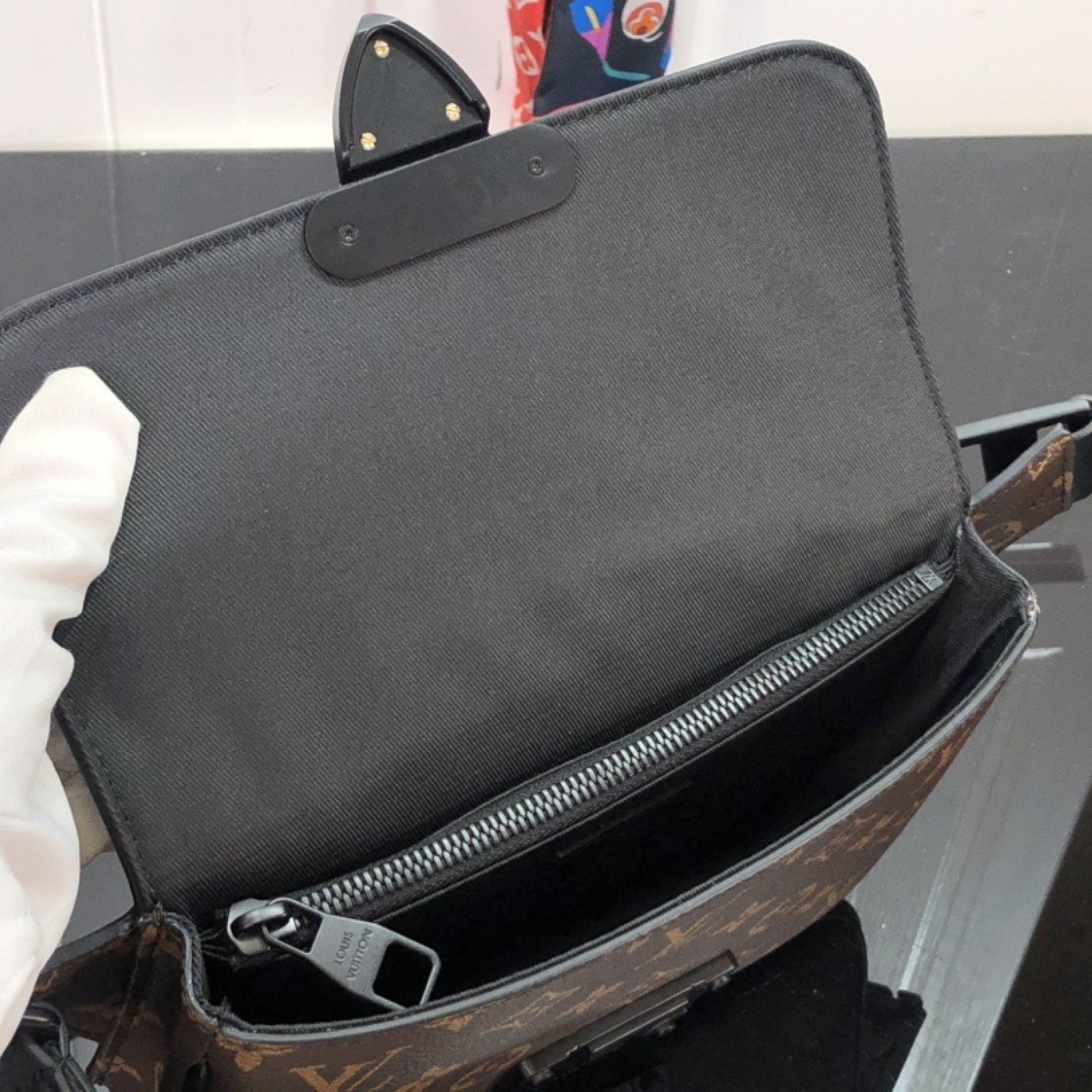 LV S LOCK SLING BAG M45807