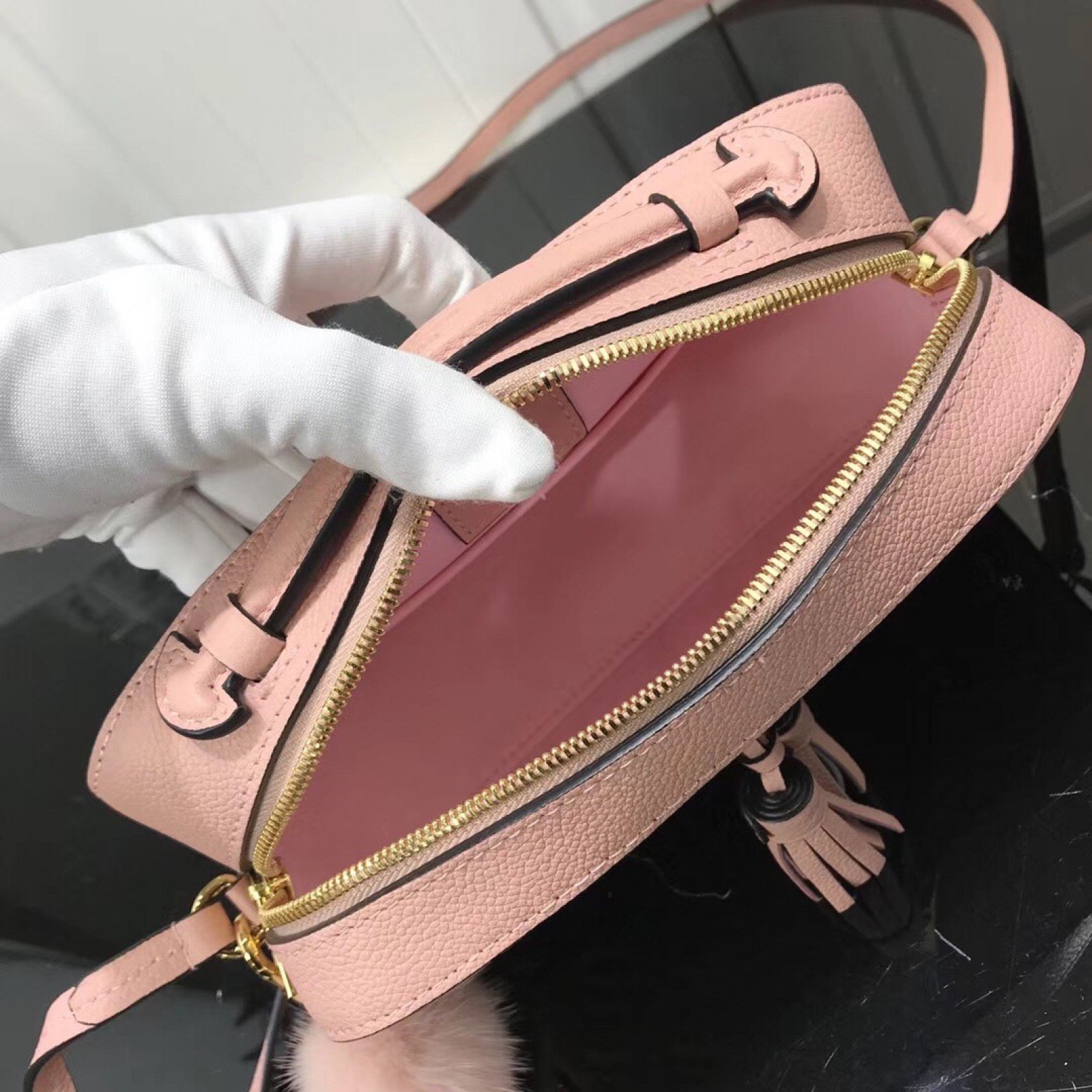 LV SAINTONGE BAG M44606
