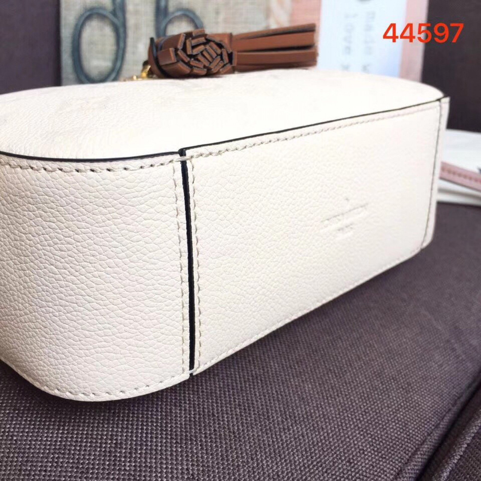 LV SAINTONGE BAG M44606