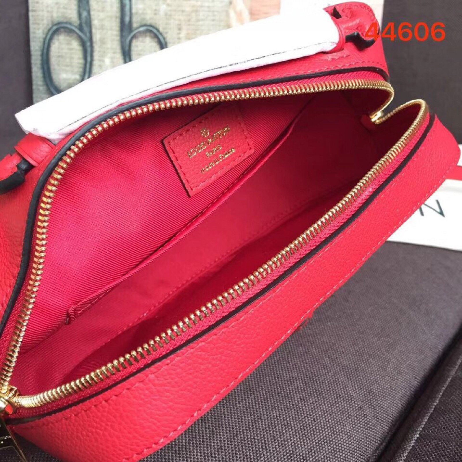 LV SAINTONGE BAG M44606