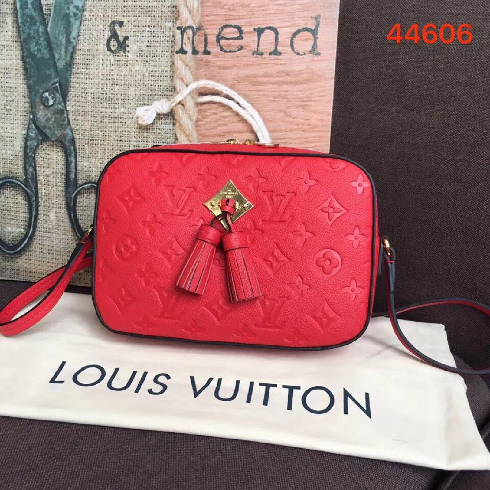 LV SAINTONGE BAG M44606