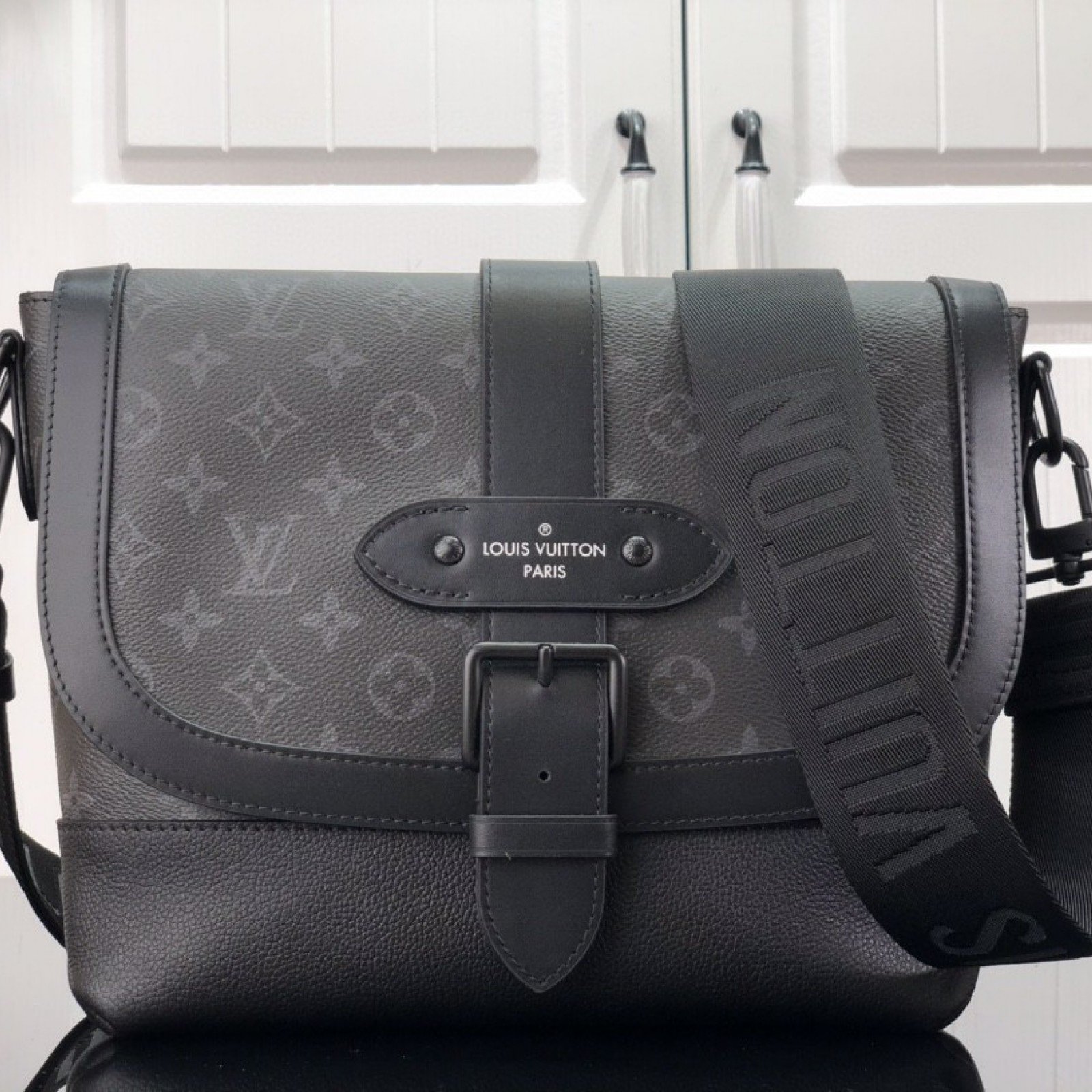 LV SAUMUR MESSENGER M45911