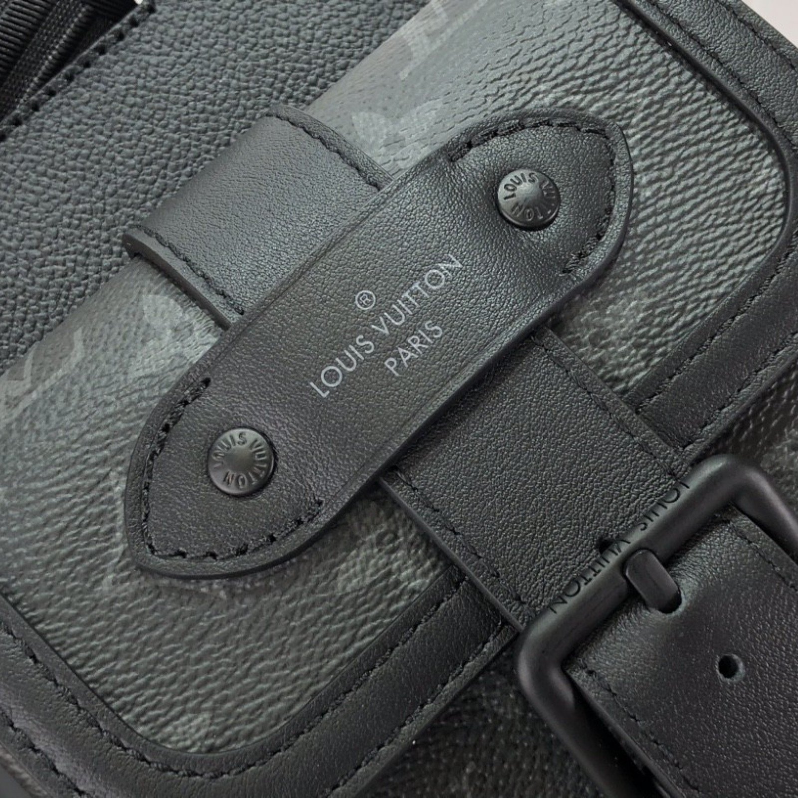 LV SAUMUR SLINGBAG M45912