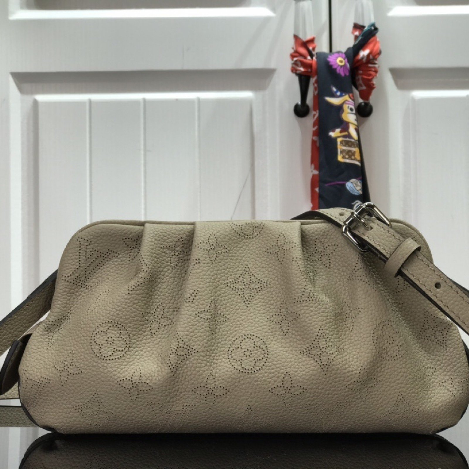 LV SCALA MINI POUCH M80092