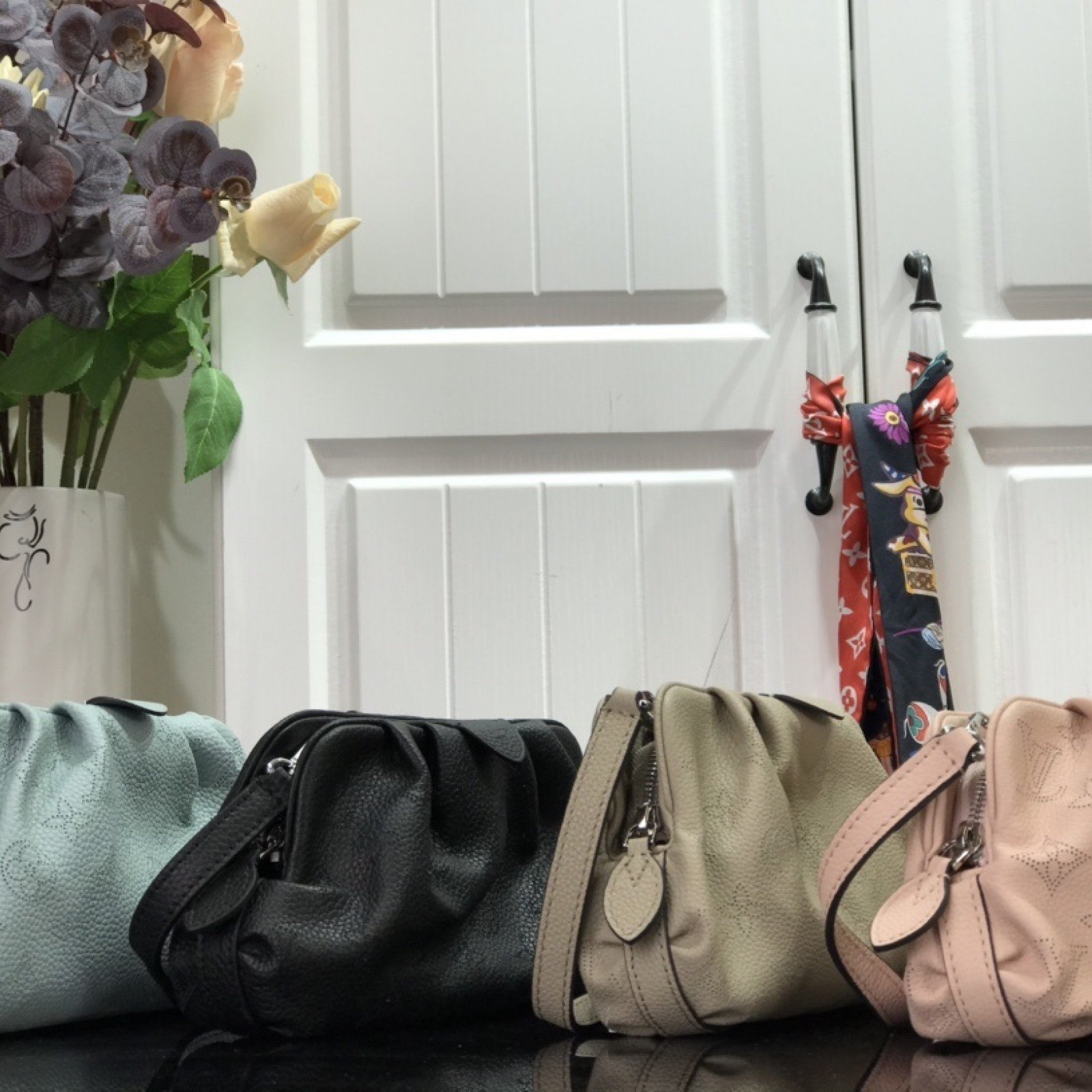 LV SCALA MINI POUCH M80092
