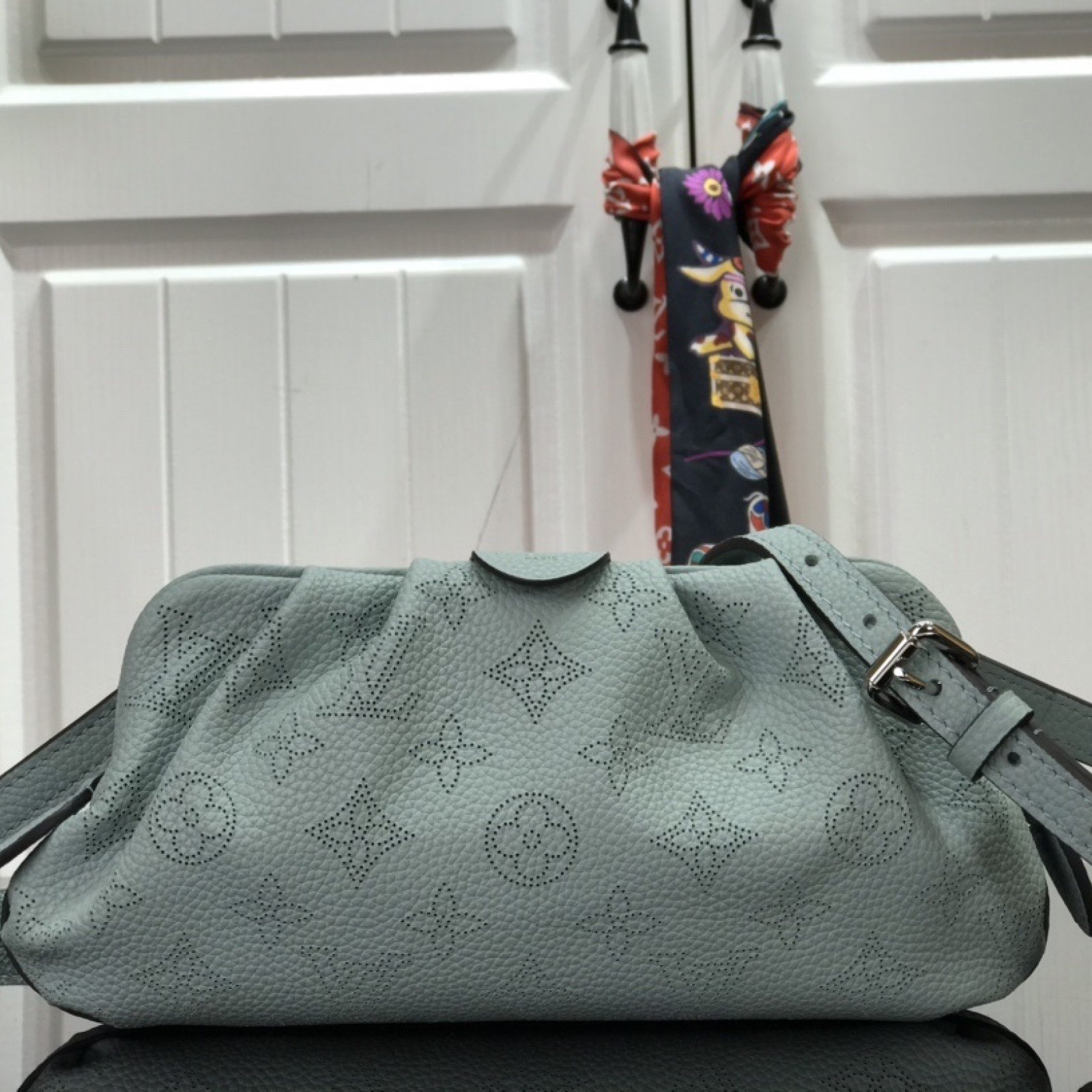 LV SCALA MINI POUCH M80092