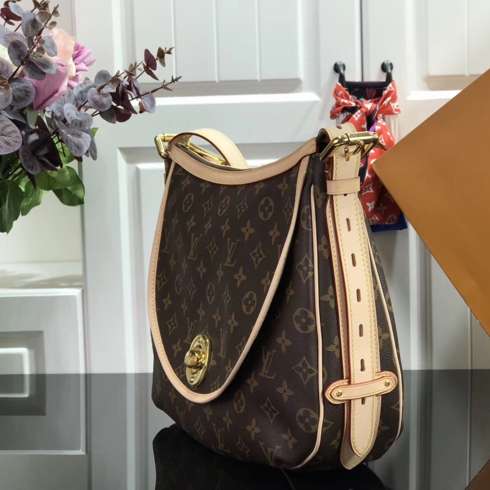 LV SHOULDER BAG M40075
