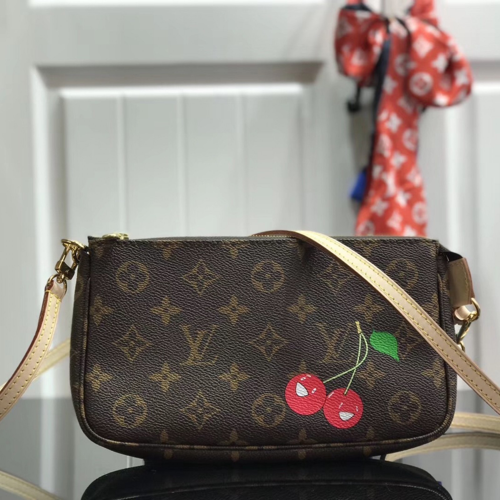 LV SHOULDER BAG M51980