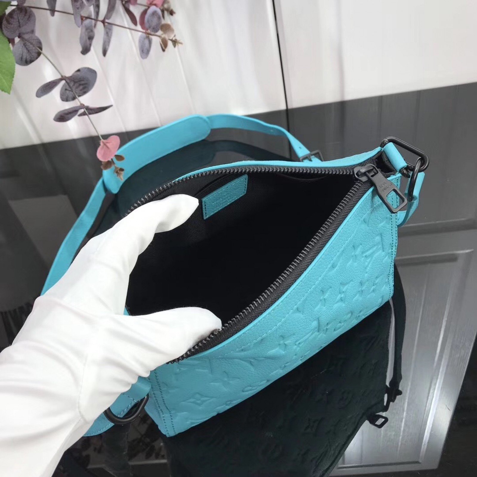 LV SHOULDER BAG M54330YH