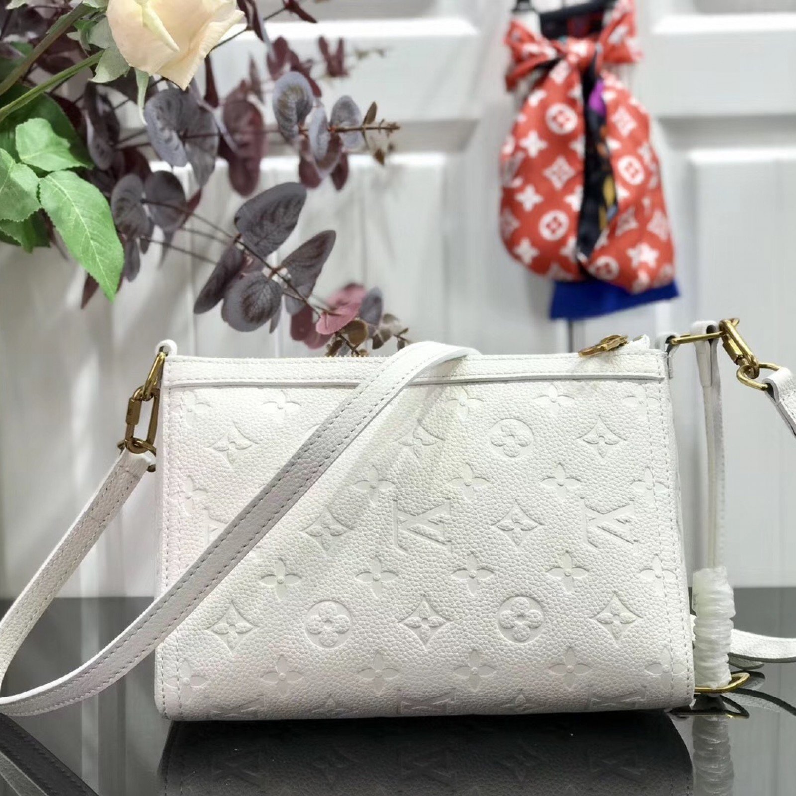 LV SHOULDER BAG M54330YH