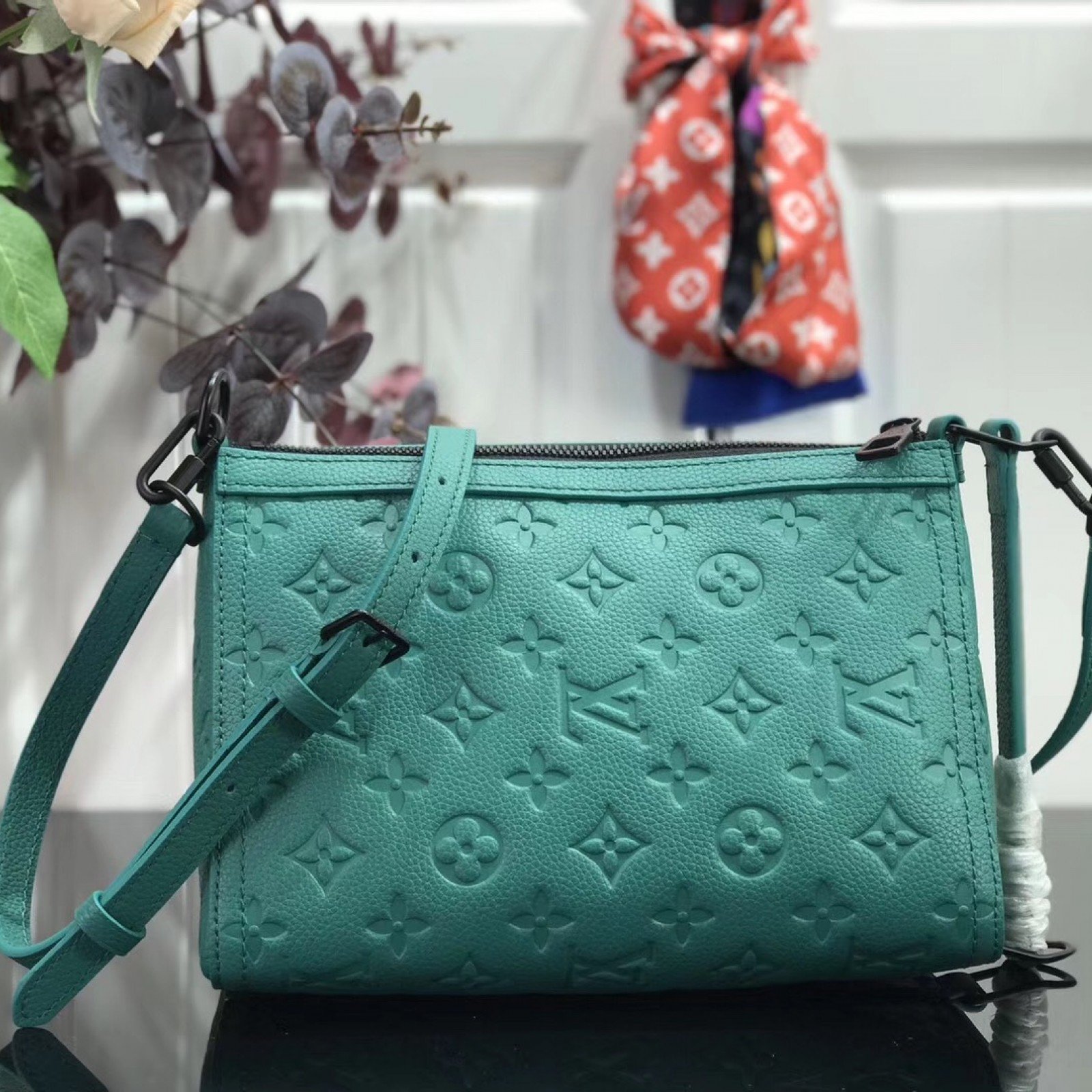 LV SHOULDER BAG M54330YH